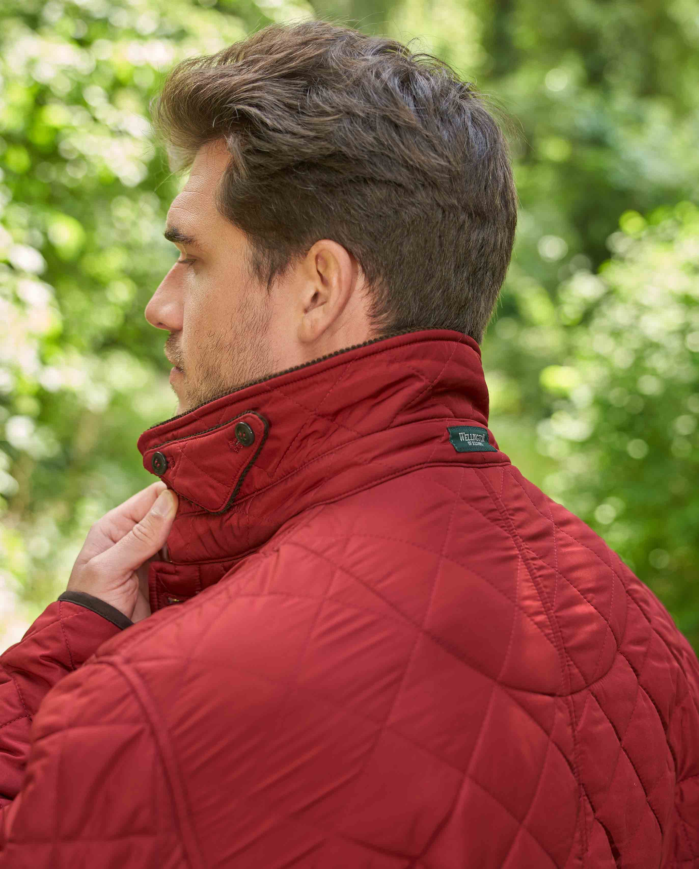 Herren Steppjacke ''Boston'' in red Dahlia mit Harris Tweed Applikationen