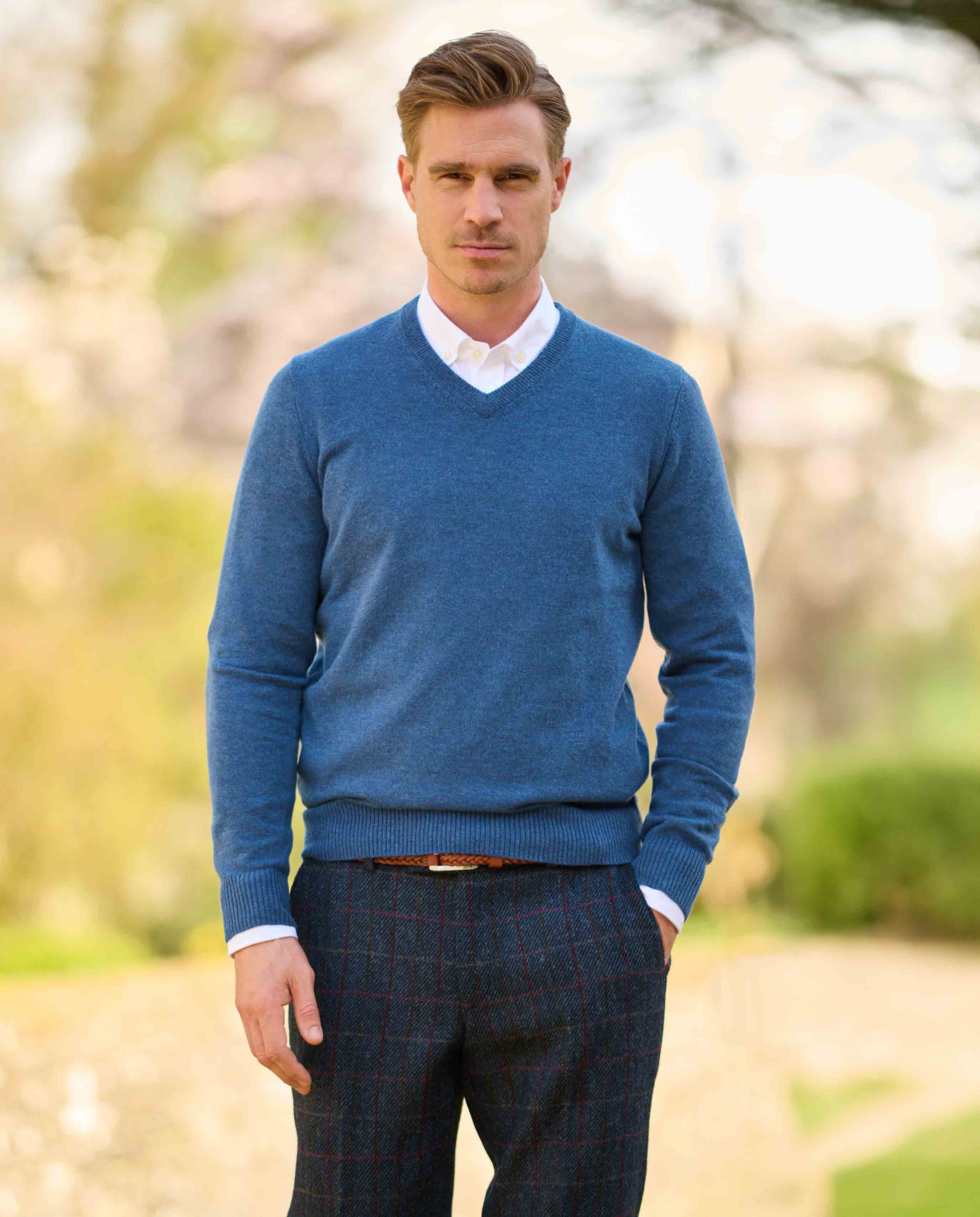 Herren Strickpullover ''Jack'' in denim blue mit Harris Tweed Applikationen