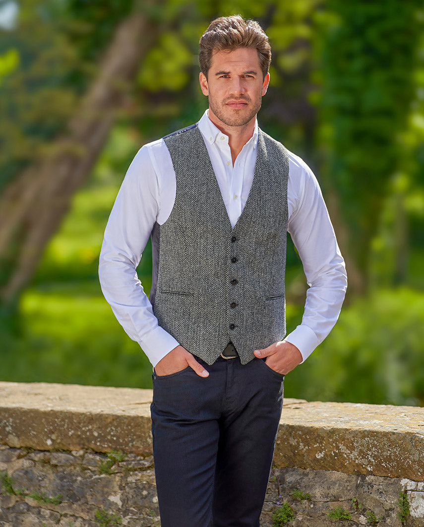Harris Tweed waistcoat ''Tailor'' in black herringbone