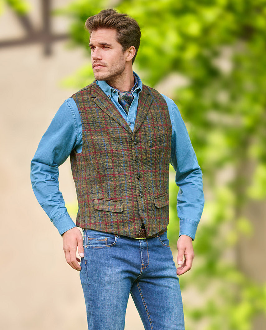 Harris Tweed gilet "Wales" in red-blue check