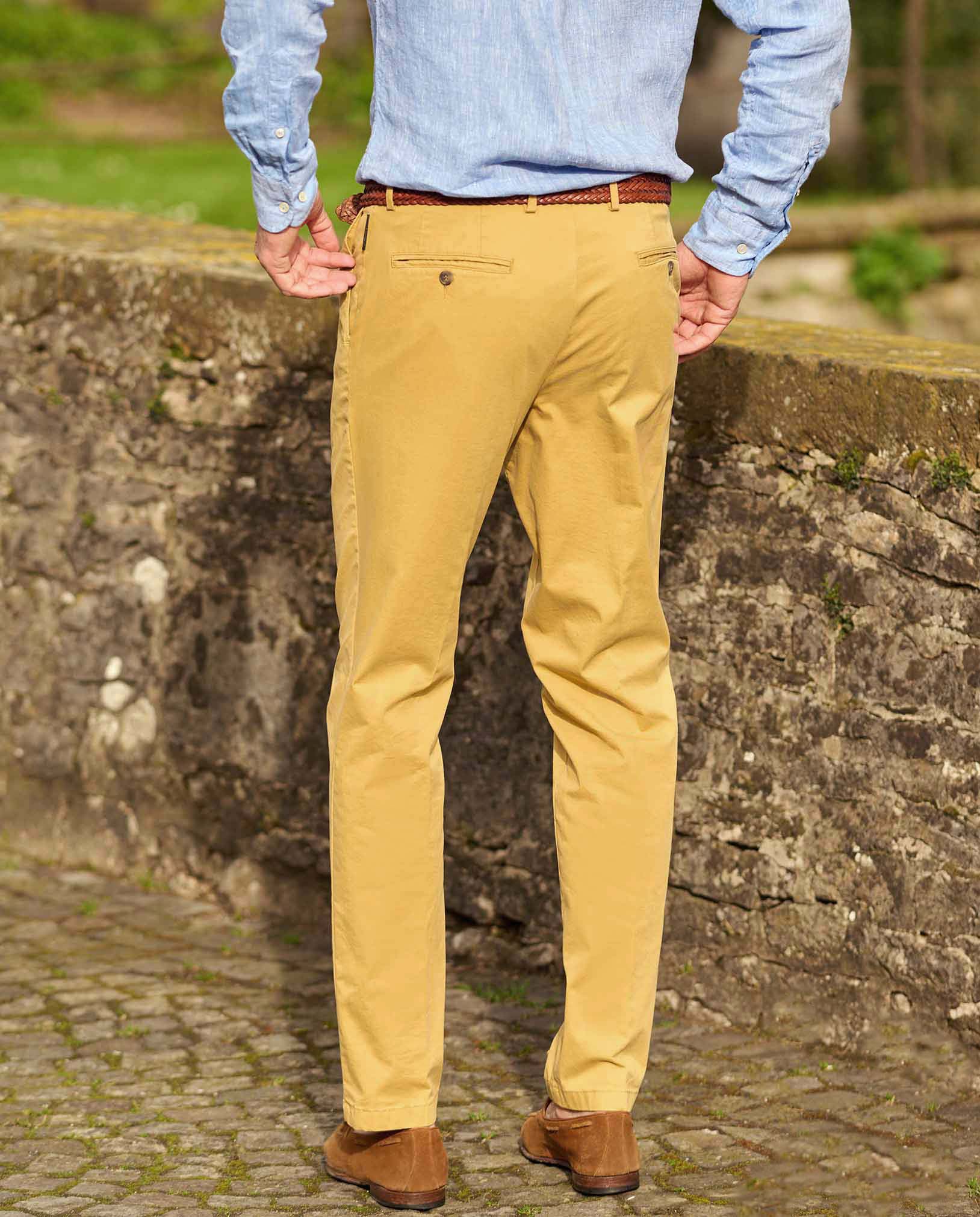 Feine Herren Chino ” Mr. Jones” in dark yellow