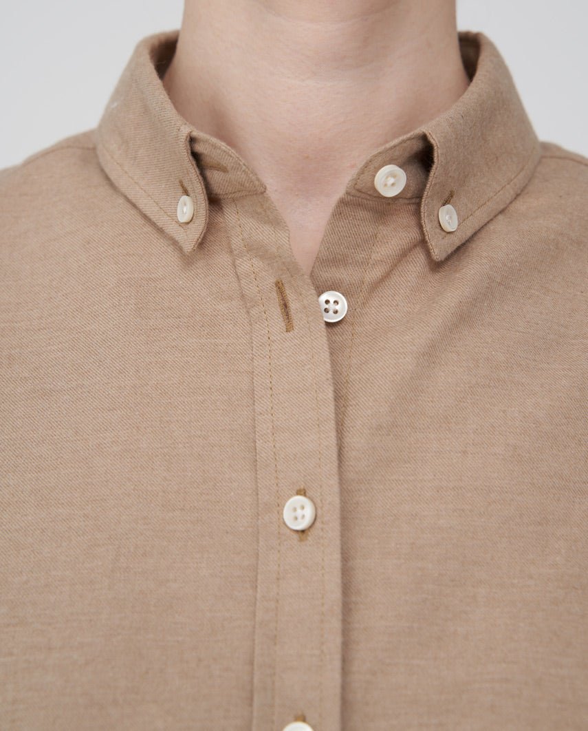 Button-down damesblouse "Stella" in sand - Wellington of Bilmore