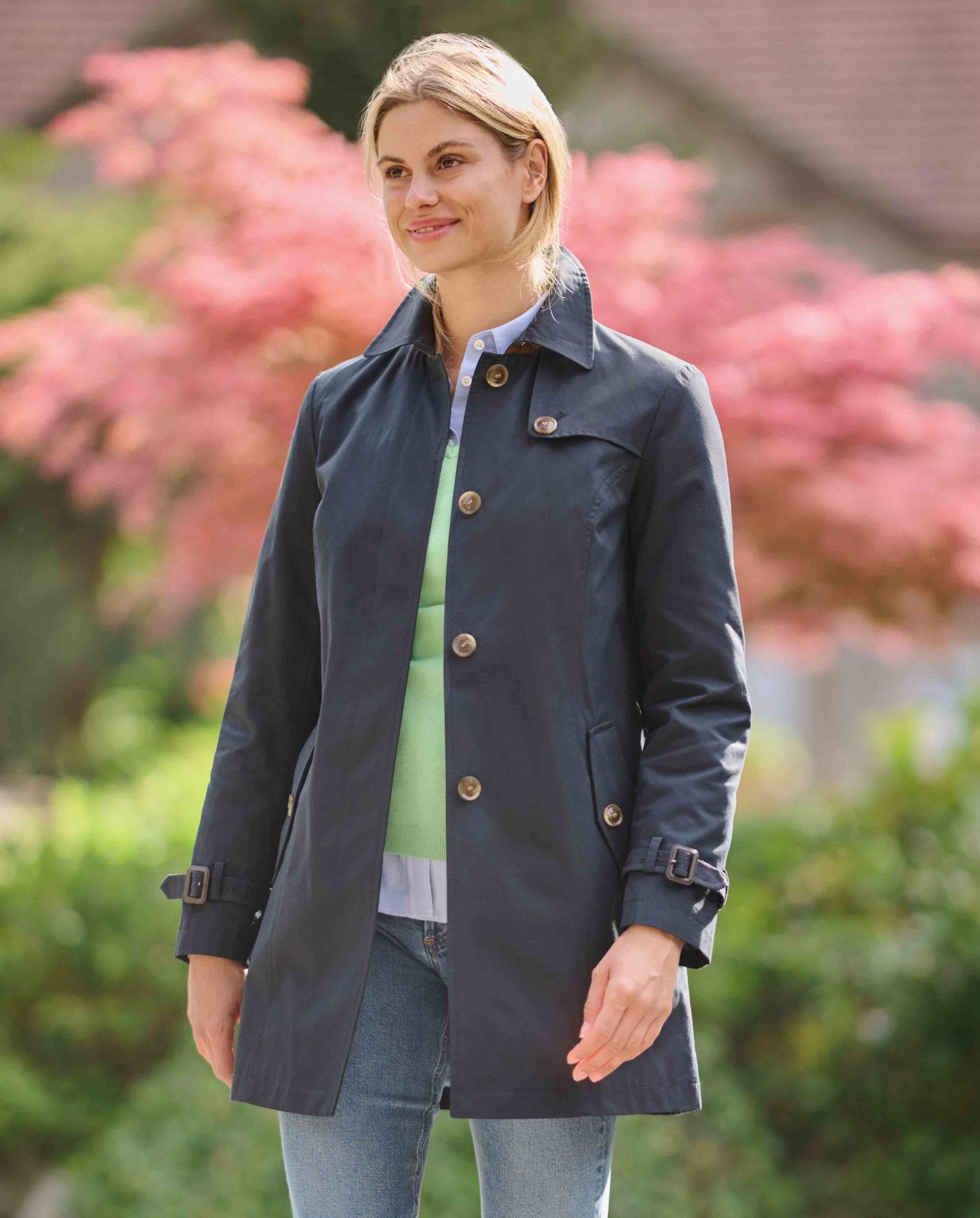 Einreihiger Damen Trenchcoat "Clarissa" in blau - Wellington of Bilmore