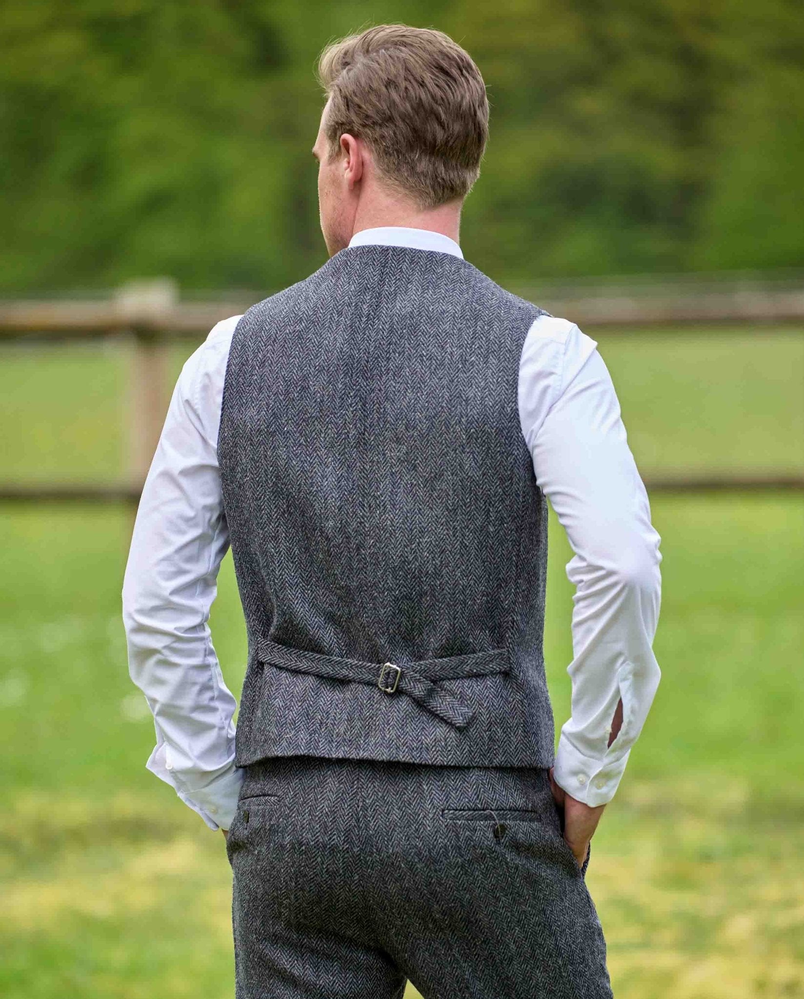 Harris Tweed Weste ''Wales'' in anthra herringbone - Wellington of Bilmore