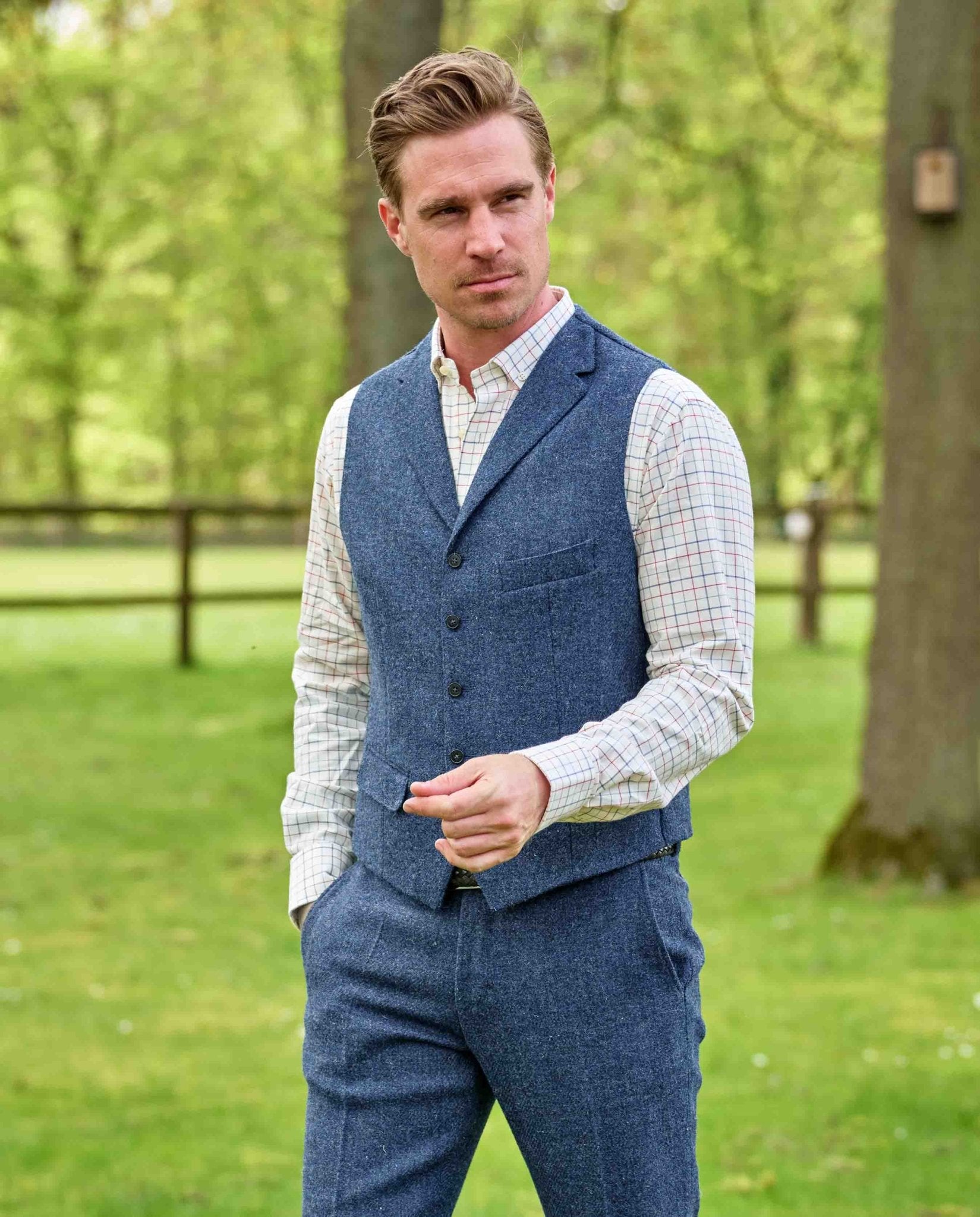 Harris Tweed Weste ''Wales'' in blue shadow - Wellington of Bilmore