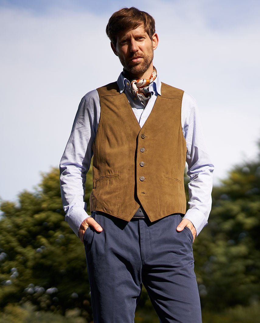 Herren Lederweste ”Tailor” aus super softem Ziegenvelours in oliv - Wellington of Bilmore
