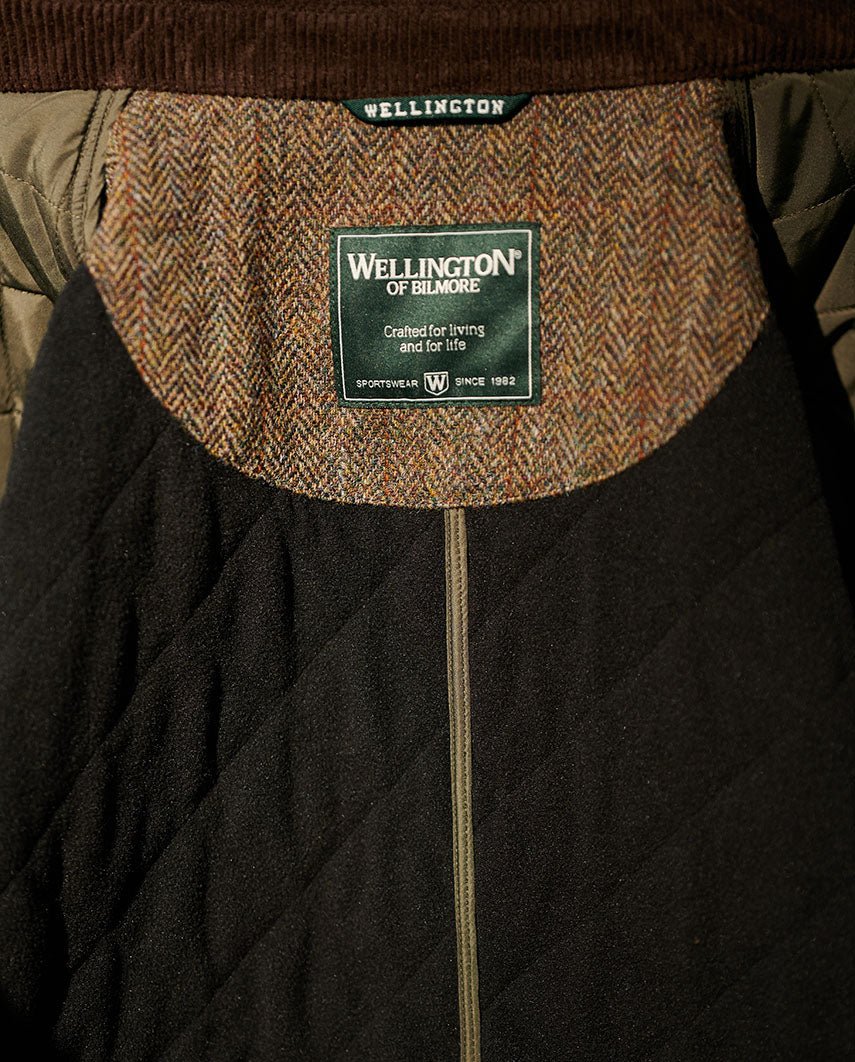 Herren Steppjacke ''Boston'' in oliv mit Harris Tweed Applikationen - Wellington of Bilmore