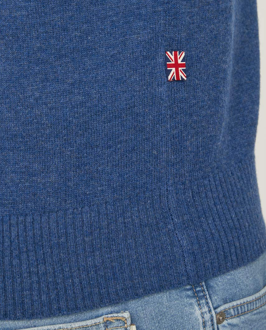 Merino-Lambswool Herrenpullover „Jordan“ in denim blue – mit Harris-Tweed-Details - Wellington of Bilmore