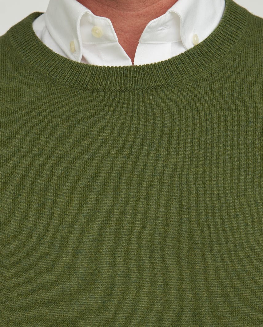 Merino-Lambswool Herrenpullover „Jordan“ in racing green – mit Harris-Tweed-Details - Wellington of Bilmore