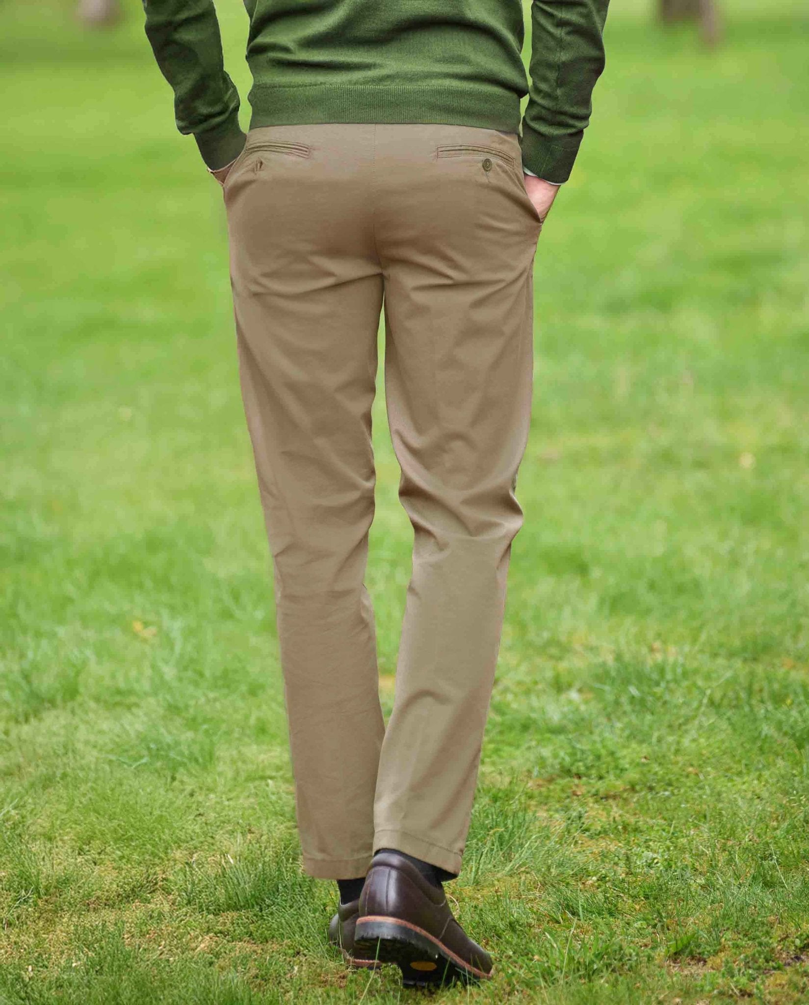 Winter Chino ''Mr. Jones'' in dark sand - Wellington of Bilmore