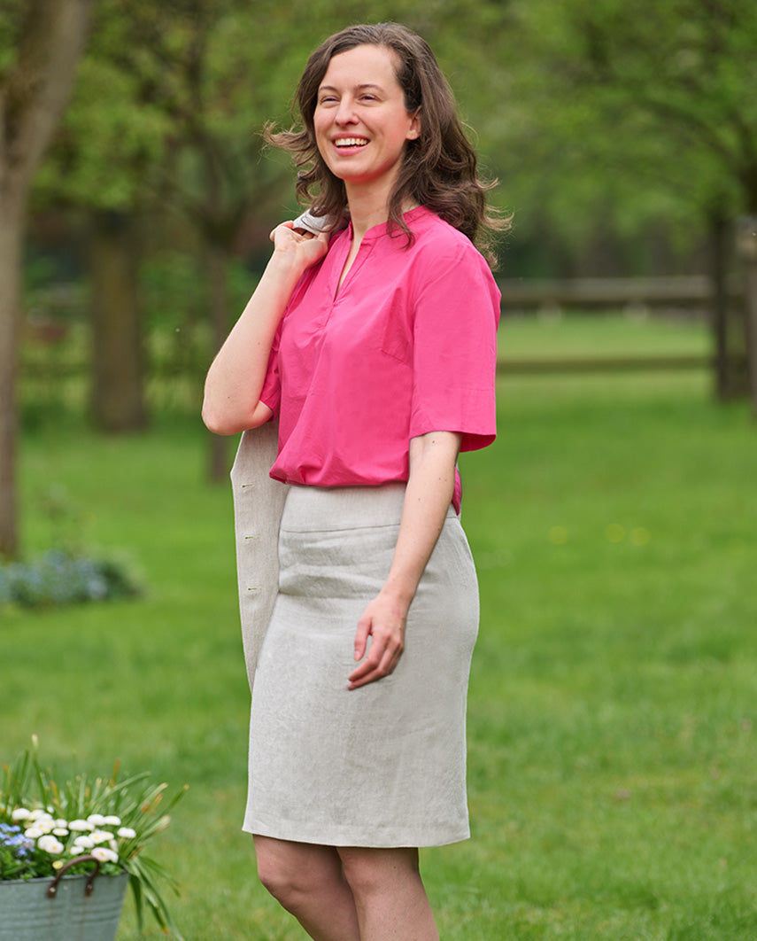 Pencil skirt made of fine linen in natural