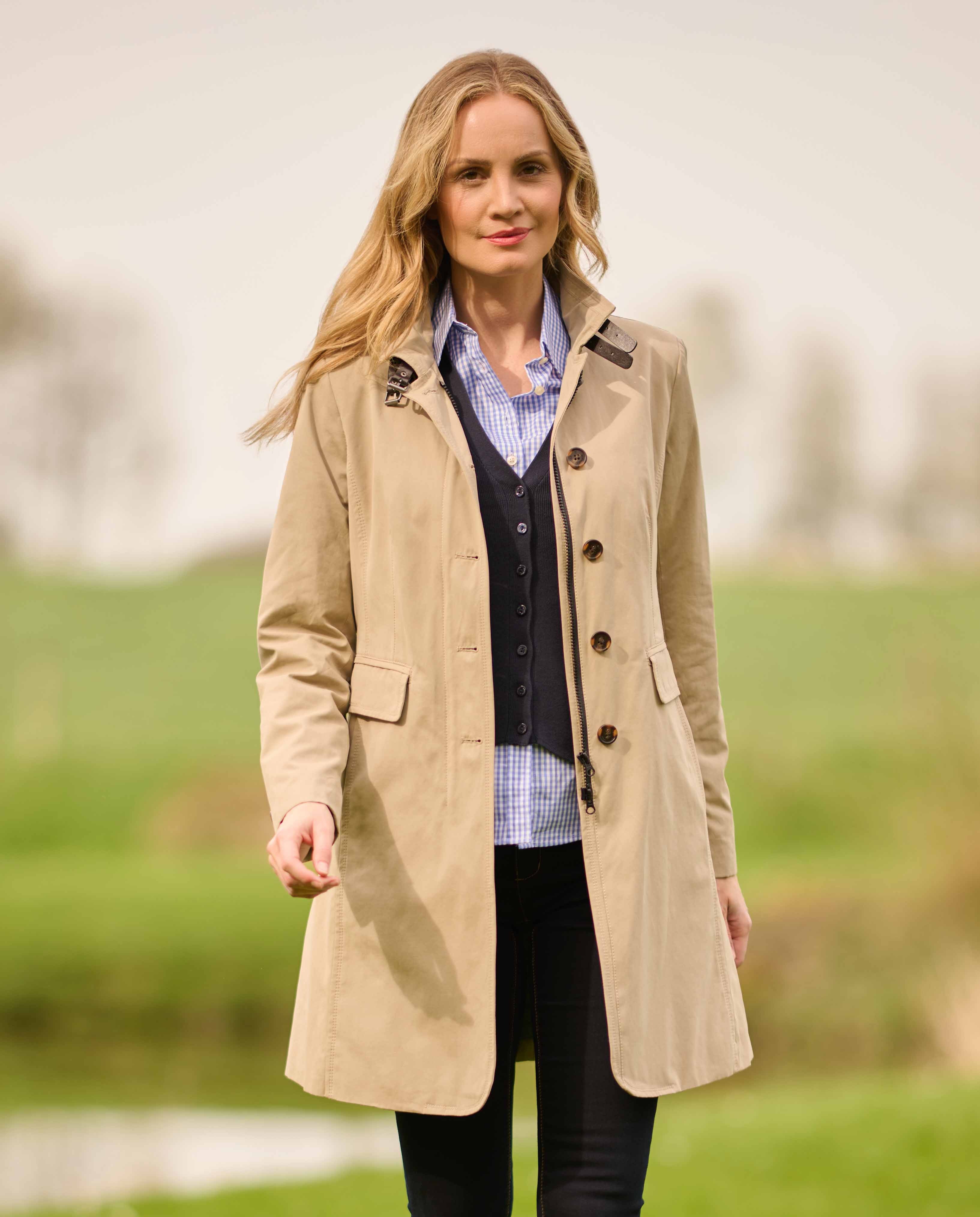 Ladies short coat Victoria in beige 34