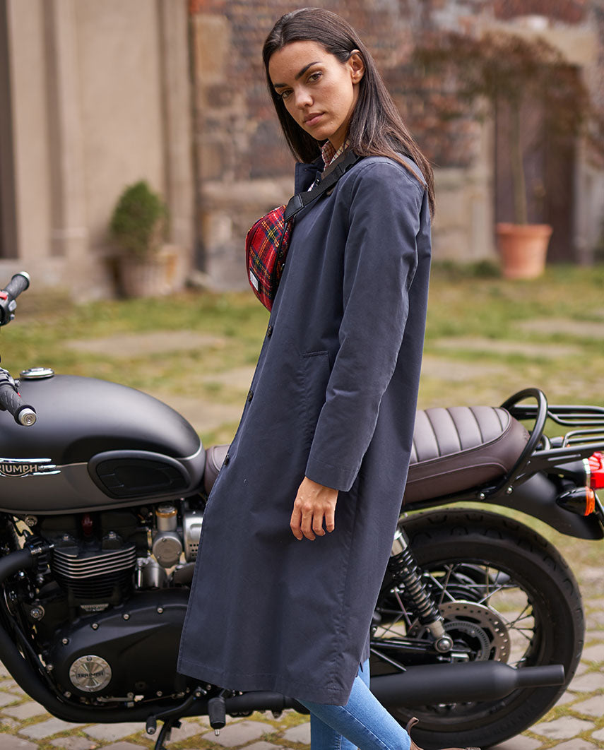 Almond - the classic cotton coat in navy