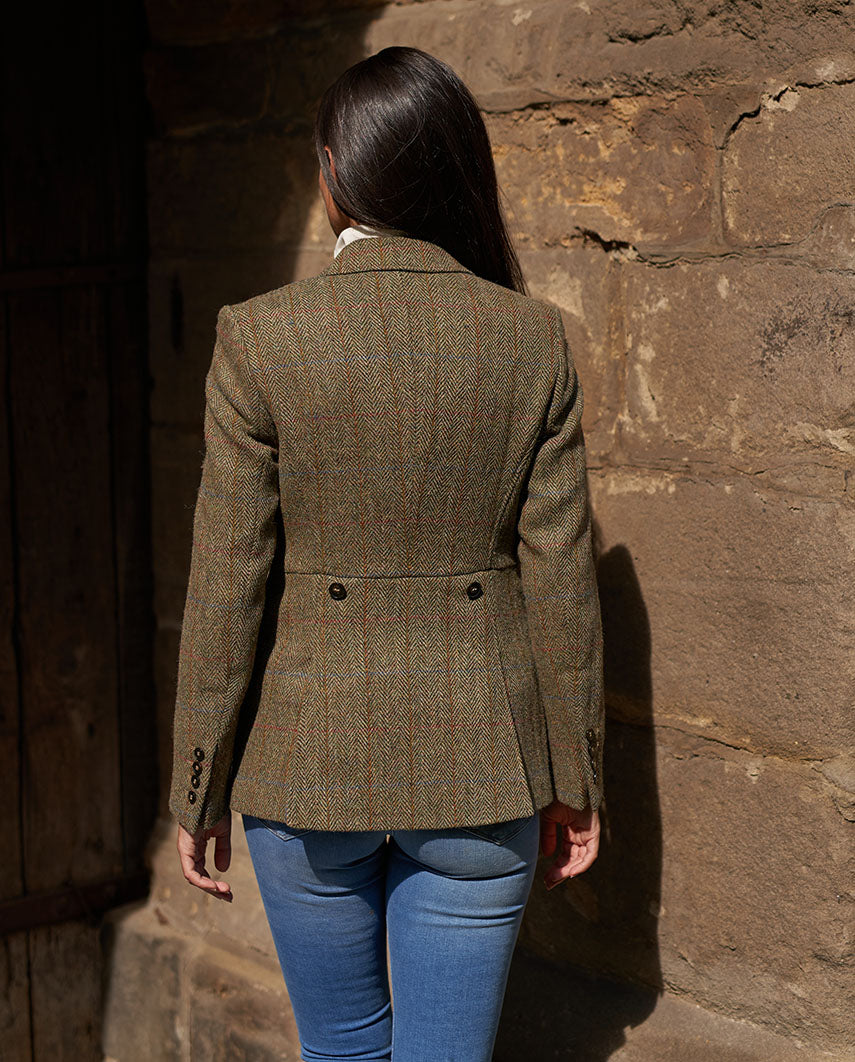 Carola - feminine Harris Tweed Blazer in "Light Green"