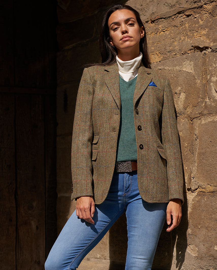 Carola - femininer Harris Tweed Blazer in "Light Green"