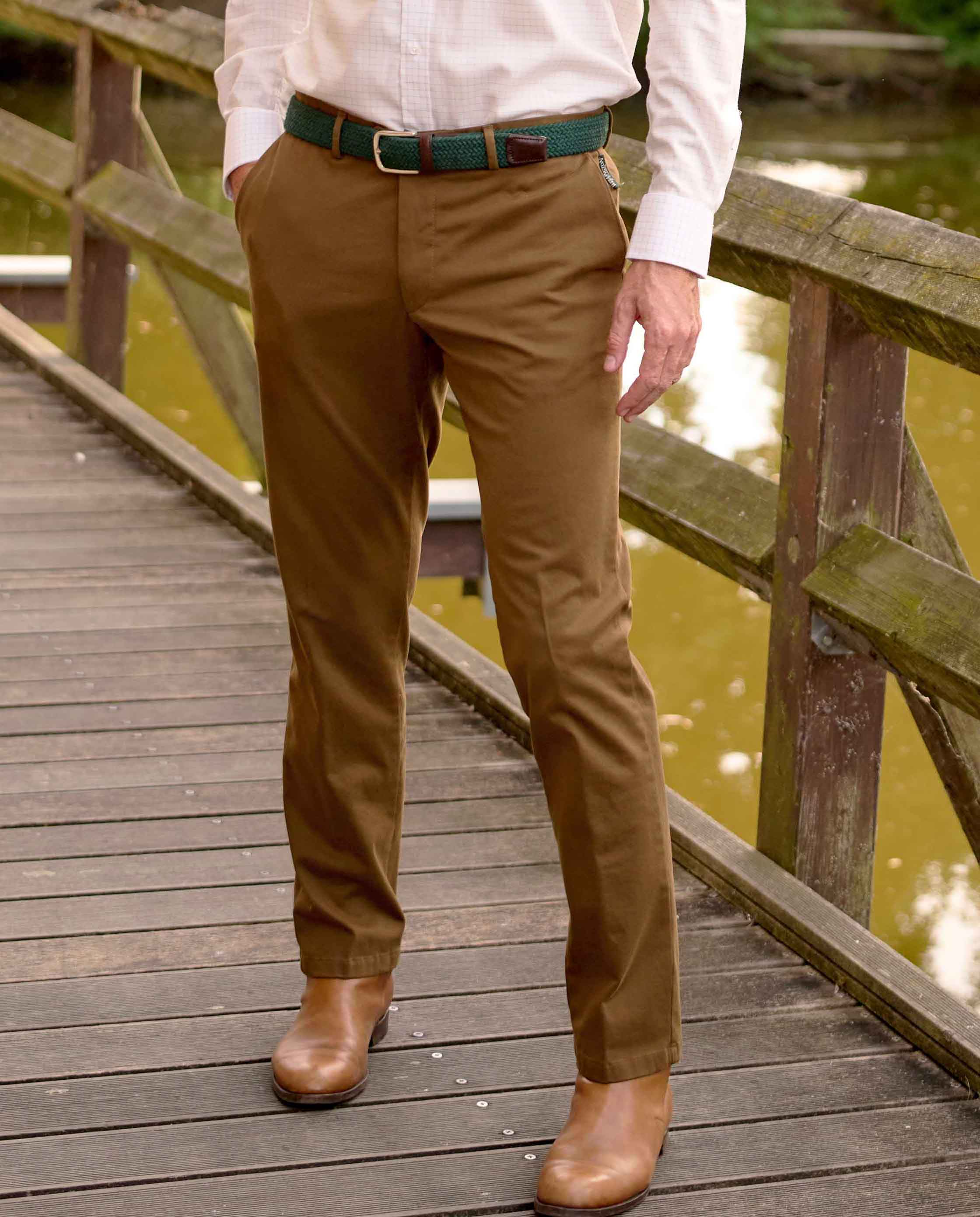 Herren-Winter-Chino ‘Mr. Jones’ in Mud – Premium Pima-Cotton