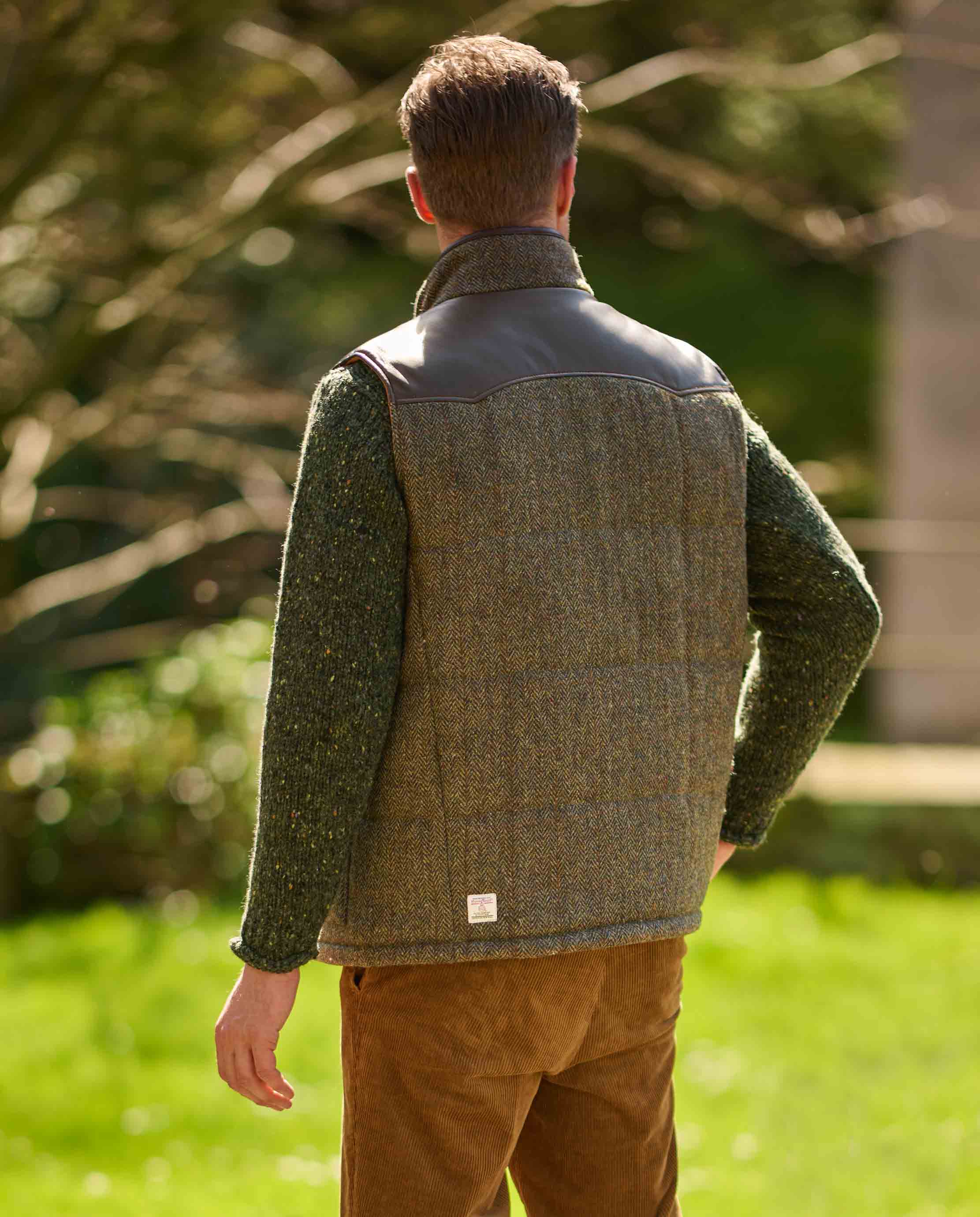 Gefütterte Harris Tweed Weste “Levi” mit Leder Applikationen