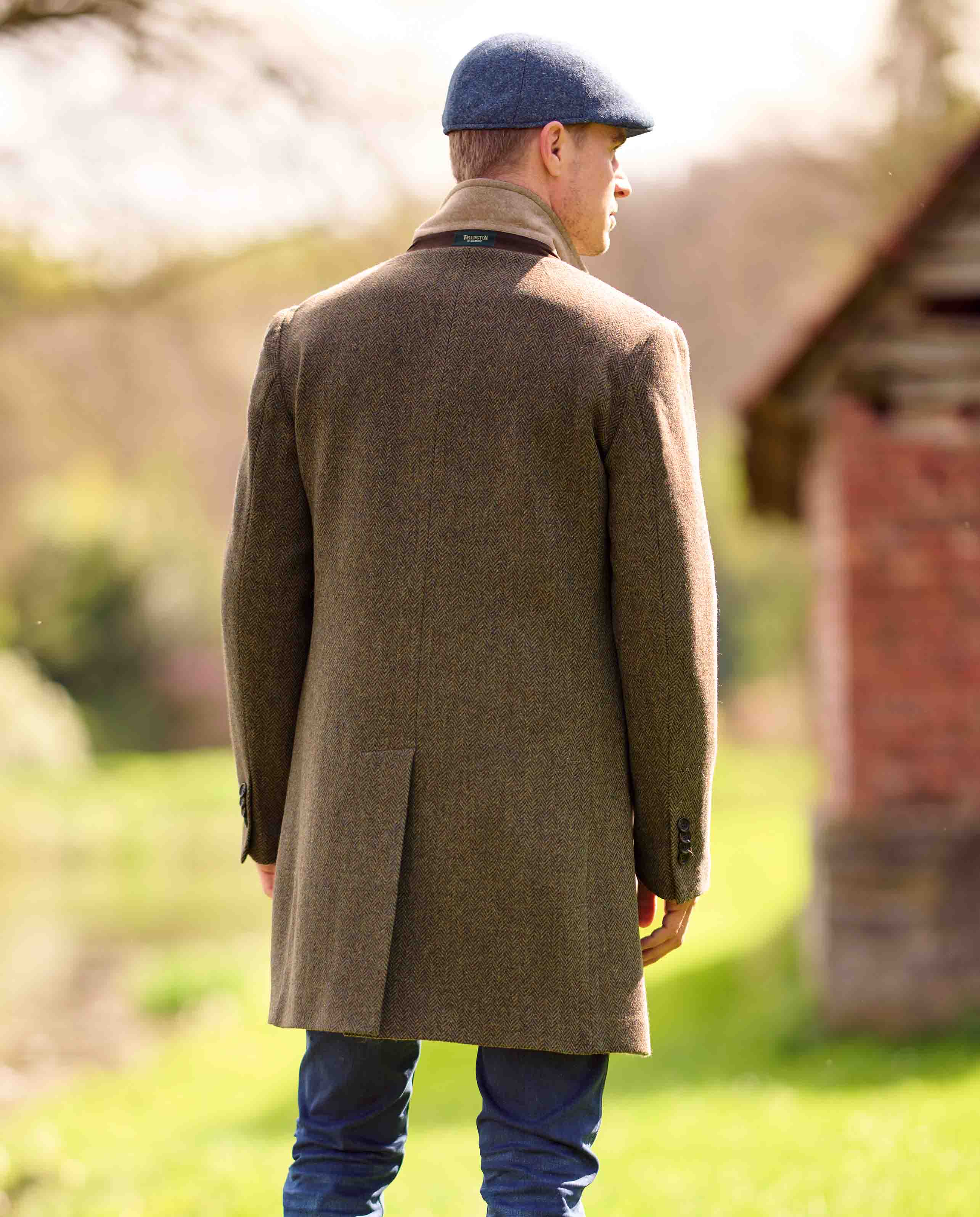 Classic tweed men's coat in herringbone