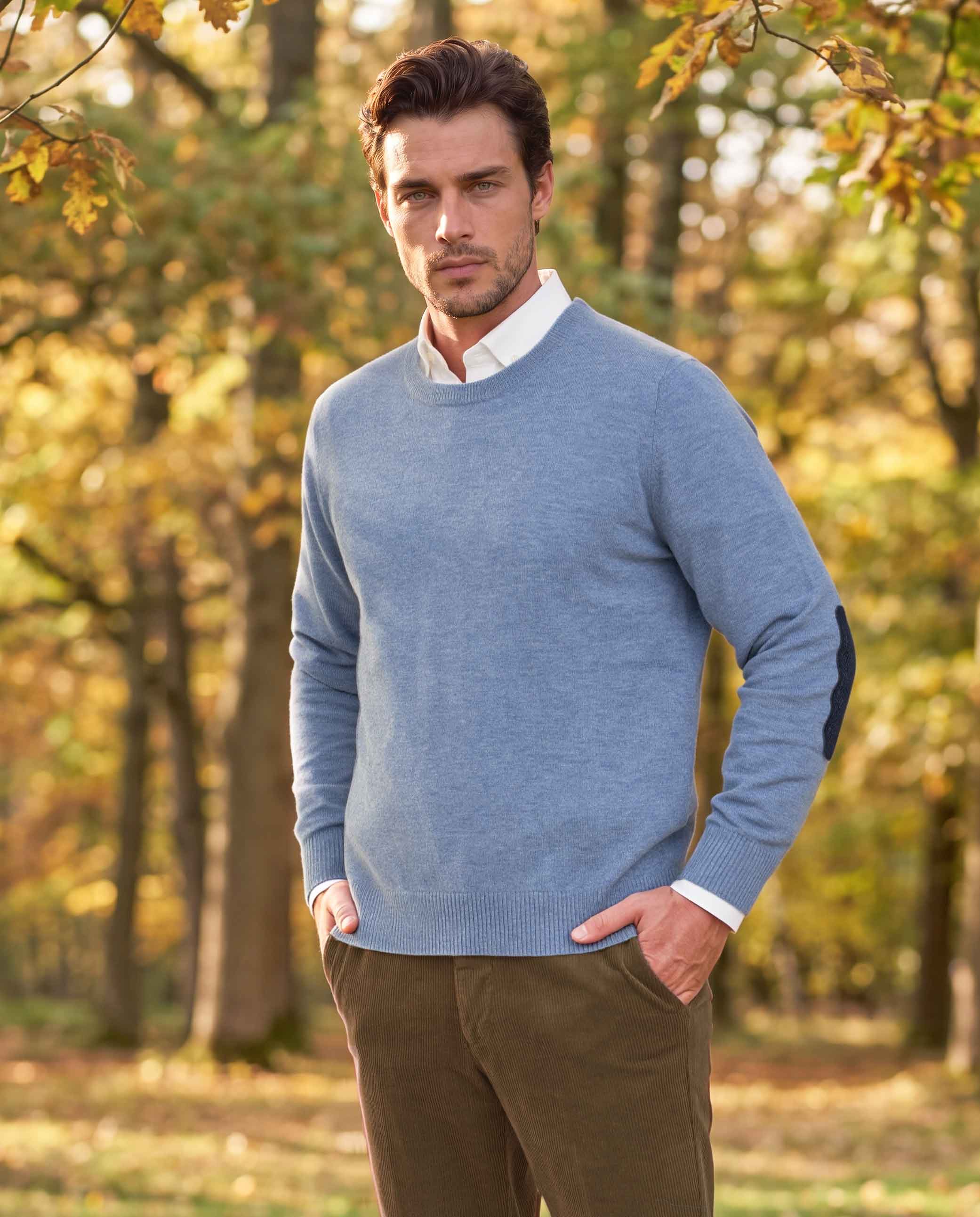 Merino-Lambswool Herrenpullover „Jordan“ in blue – mit Harris-Tweed-Details