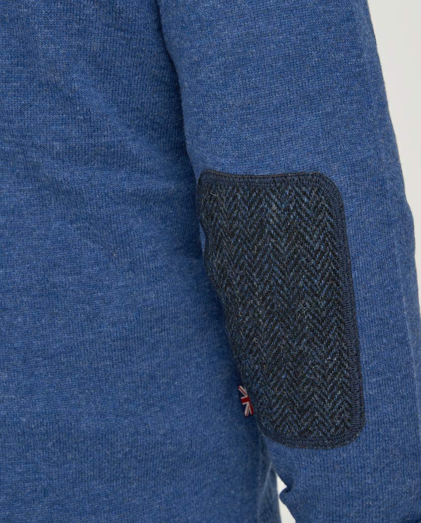 Merino-Lambswool Herrenpullover „Jordan“ in denim blue – mit Harris-Tweed-Details