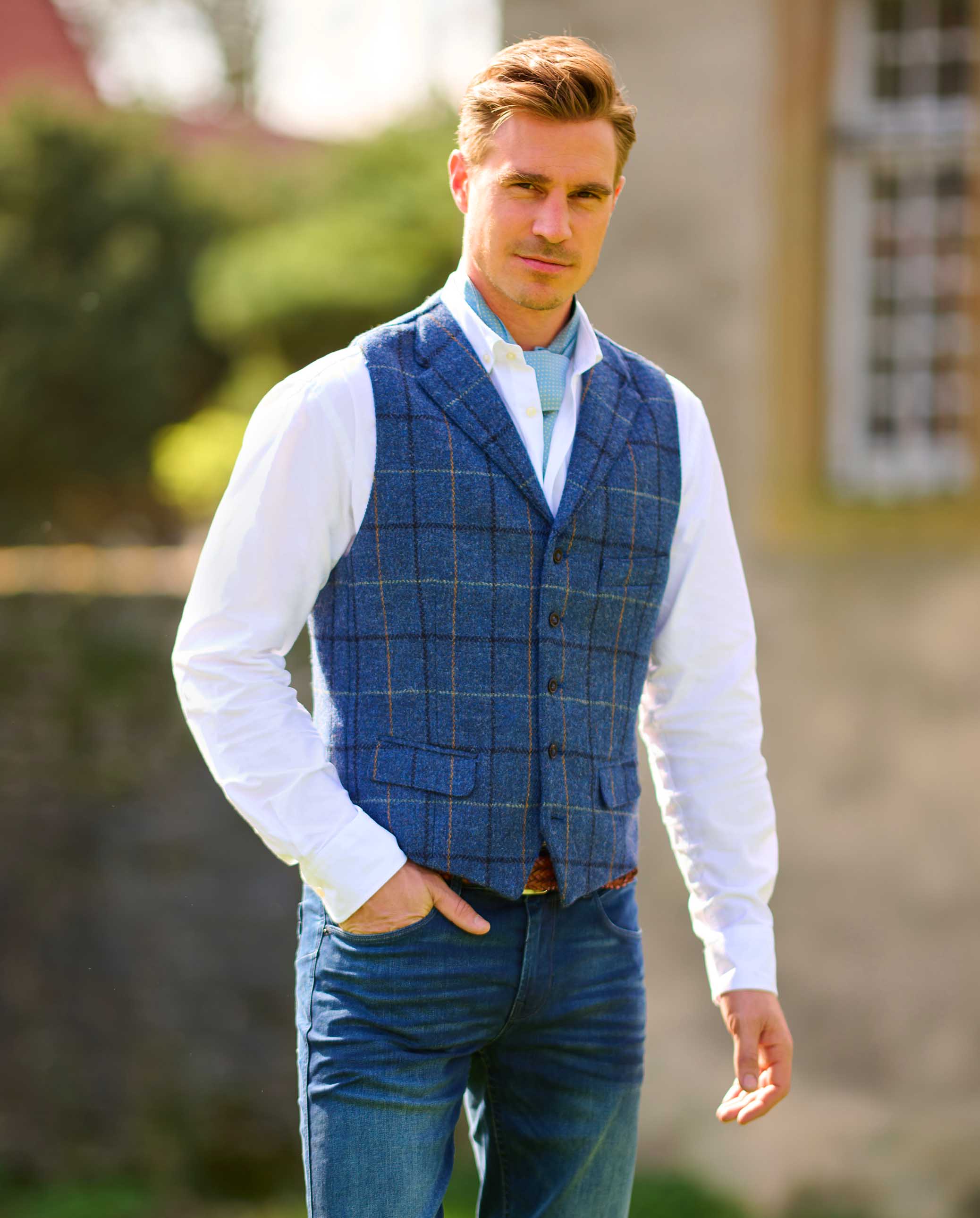 Harris Tweed Weste ''Wales'' in blue overcheck