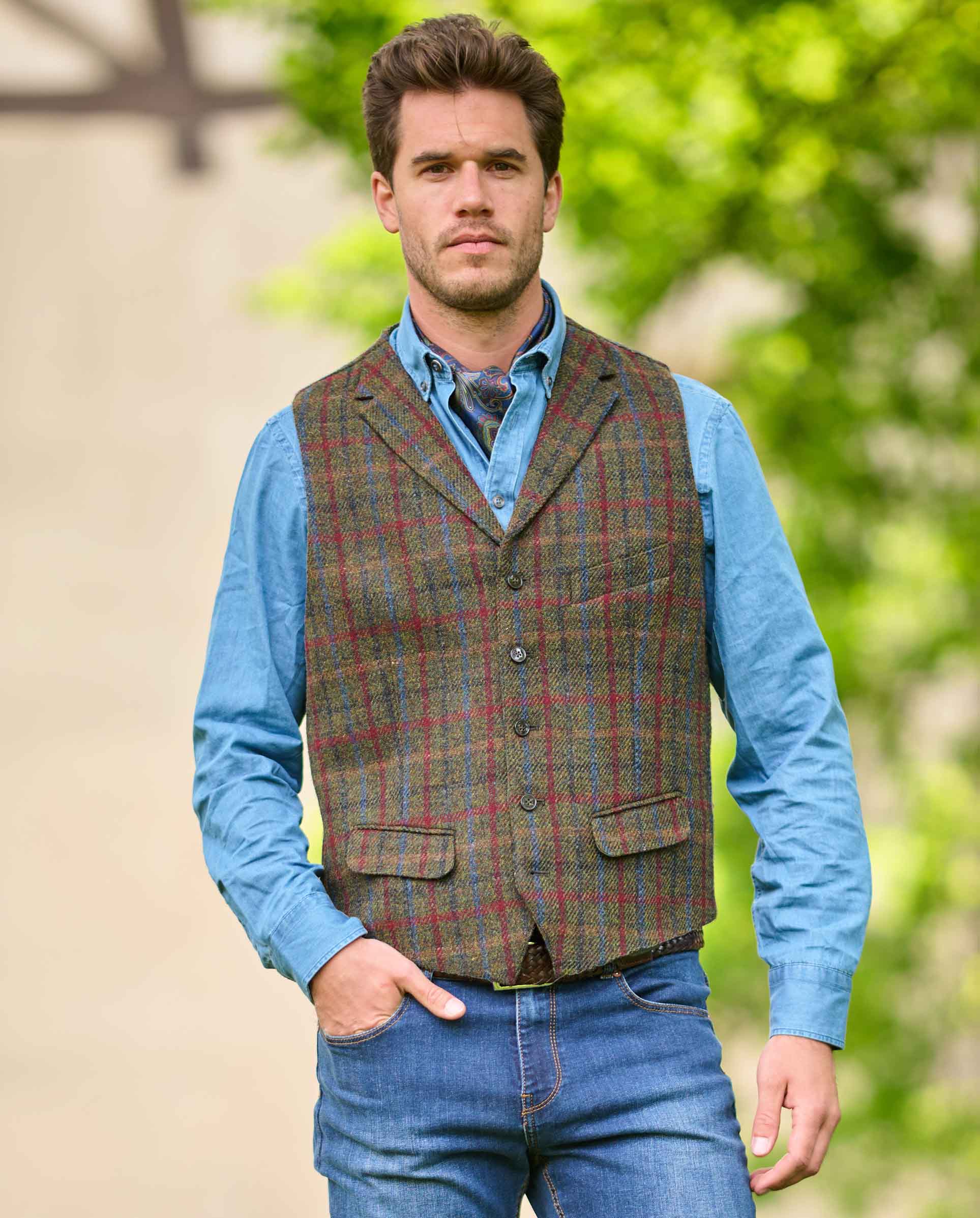 Harris Tweed waistcoat ''Wales'' in red-blue check
