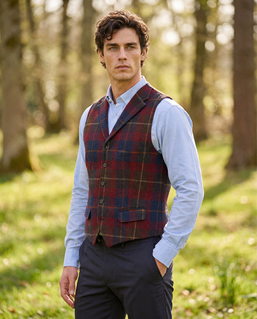 Harris Tweed Weste "Wales" in berry check