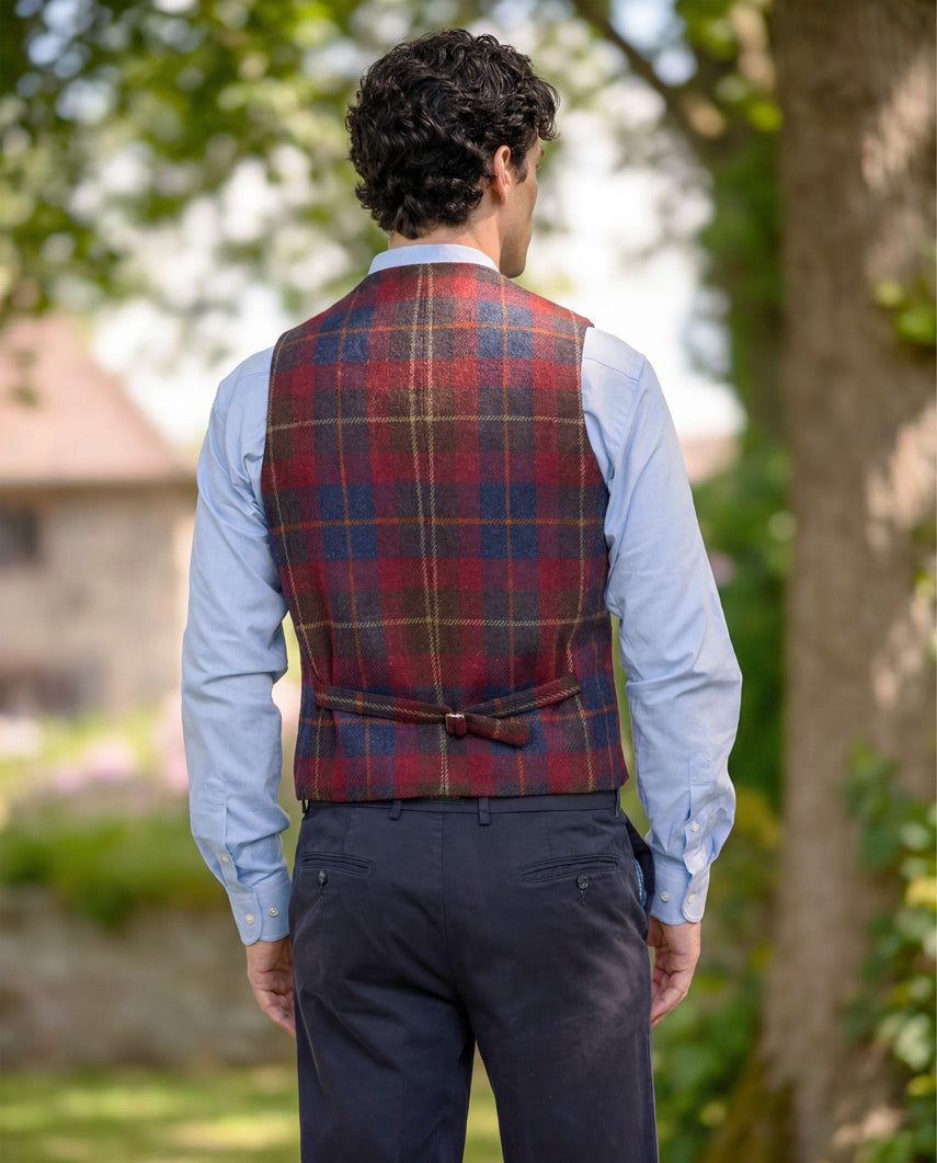 Harris Tweed Weste "Wales" in berry check