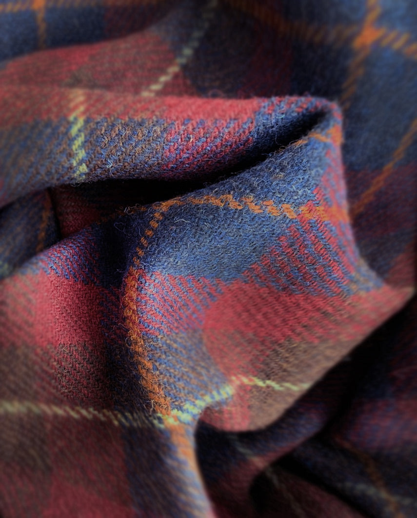 Harris Tweed Weste "Wales" in berry check