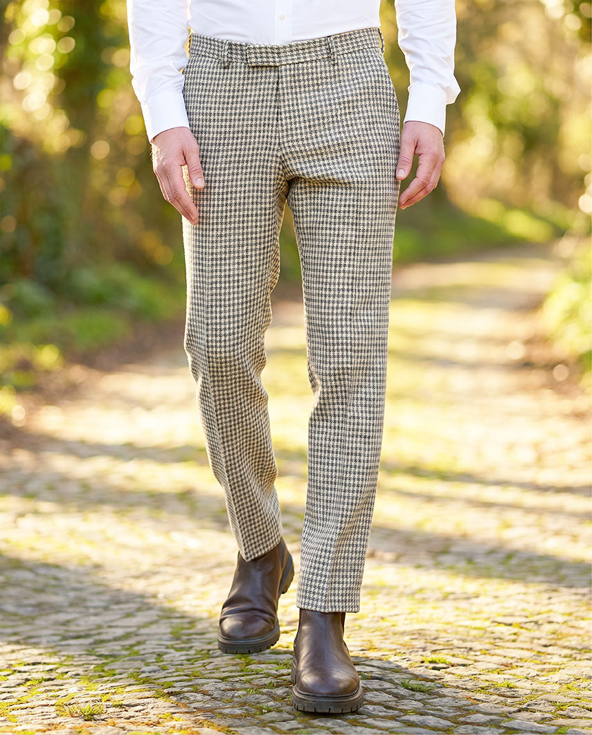 Harris Tweed Hose ''Mr. Miller " in grey-cream houndstooth