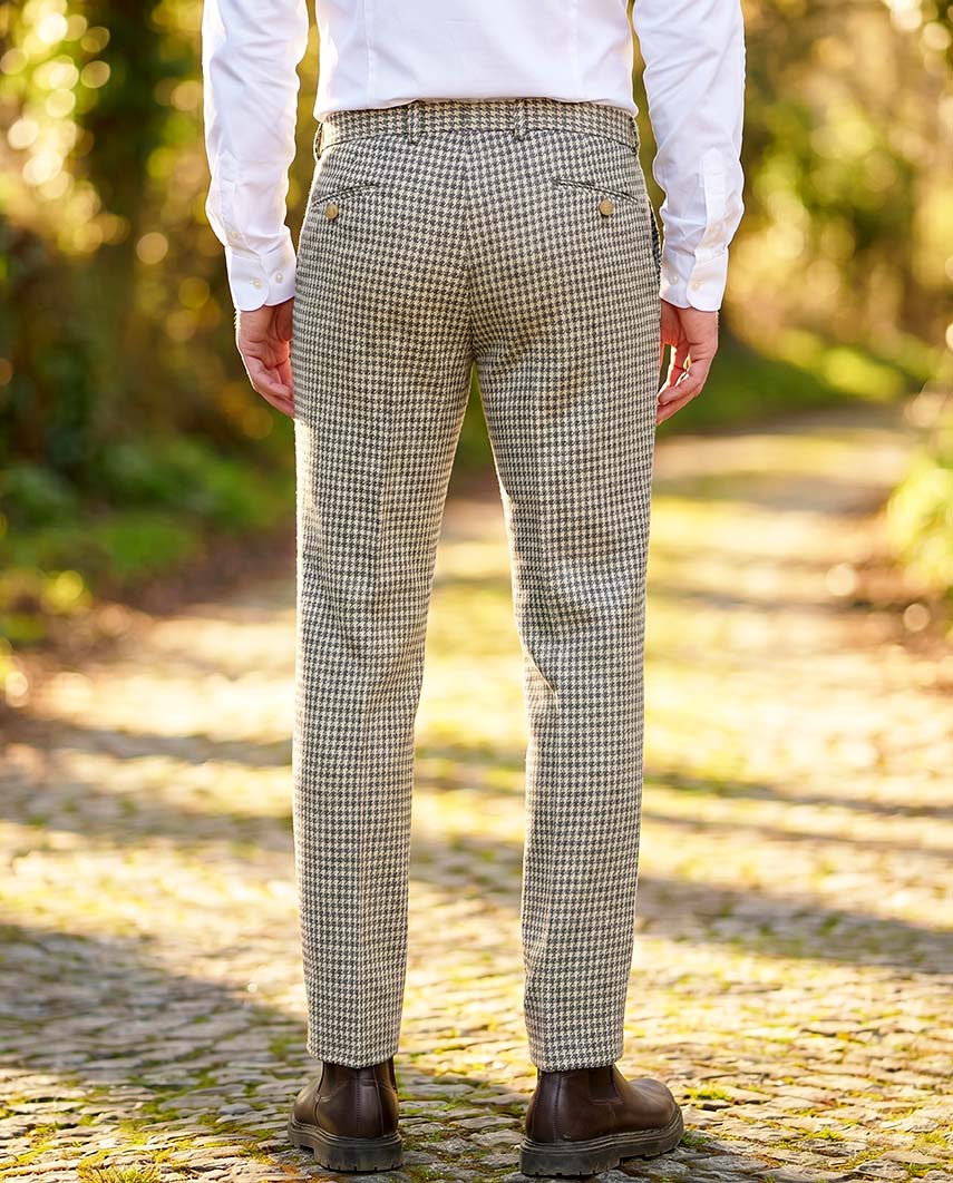 Harris Tweed Hose ''Mr. Miller " in grey-cream houndstooth