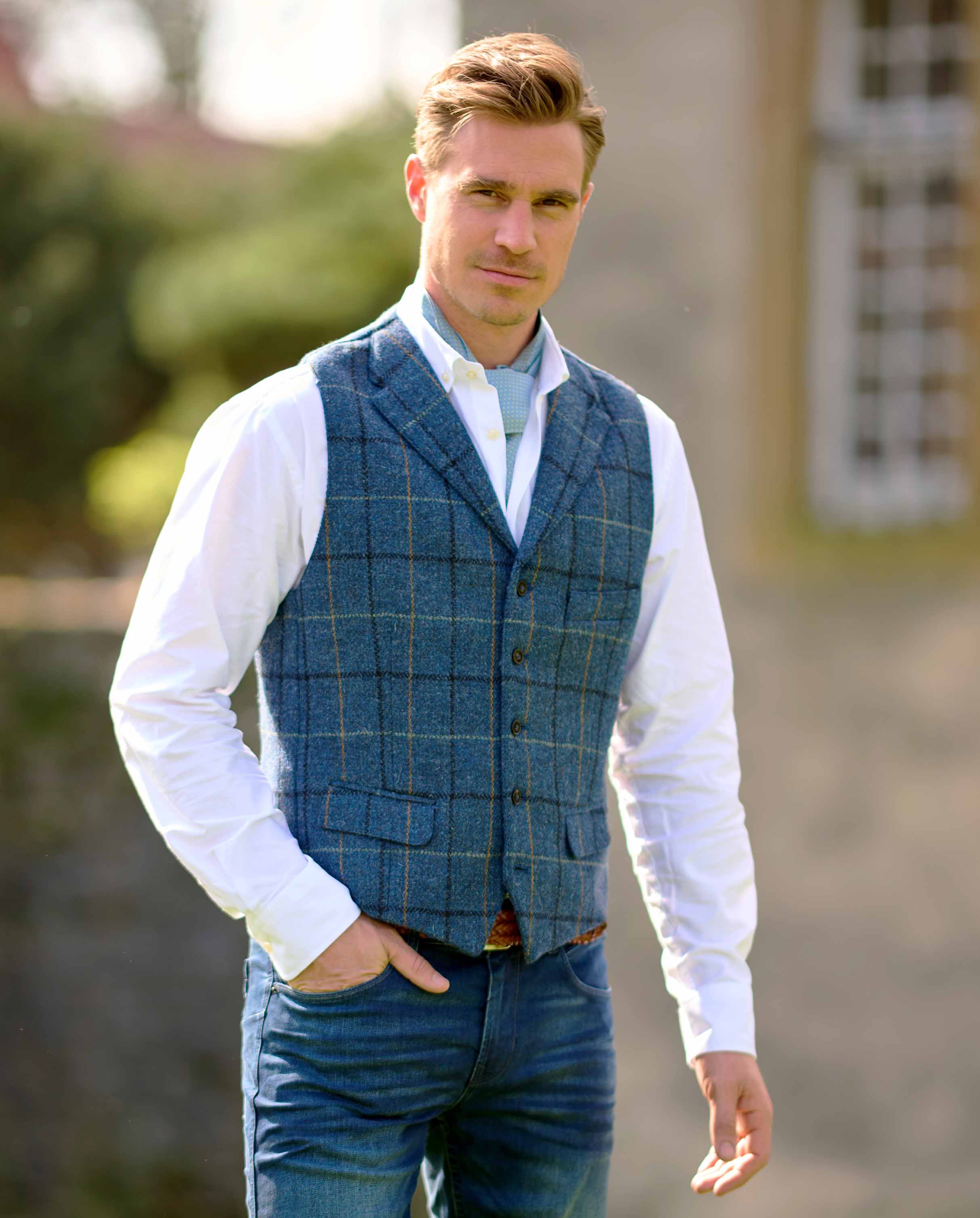 Harris Tweed Weste ''Wales'' in blue overcheck