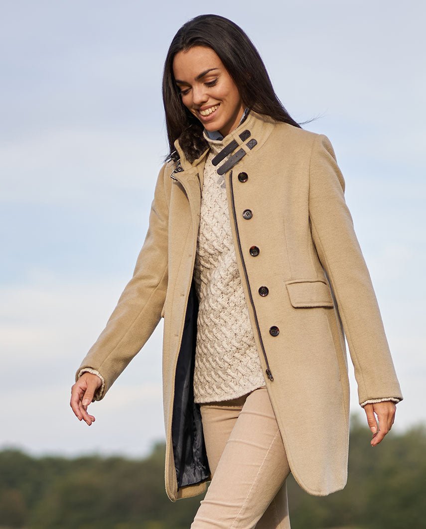 Damenmantel ''Paula'' aus Woll - Kaschmir - Qualität in desert camel - Wellington of Bilmore