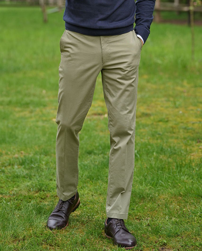 Feine Chino Hose ”Mr. Jones” in mud - Wellington of Bilmore