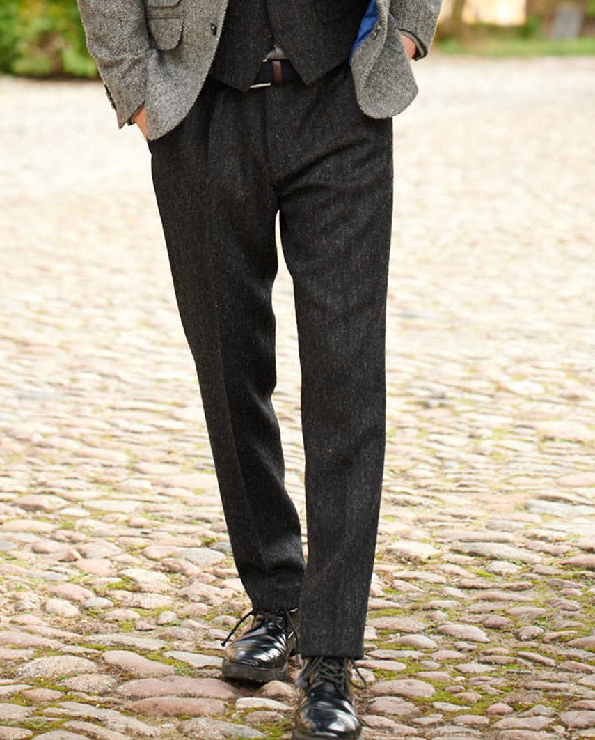 Harris Tweed Hose ''Mr. Miller " in charcoal - Wellington of Bilmore