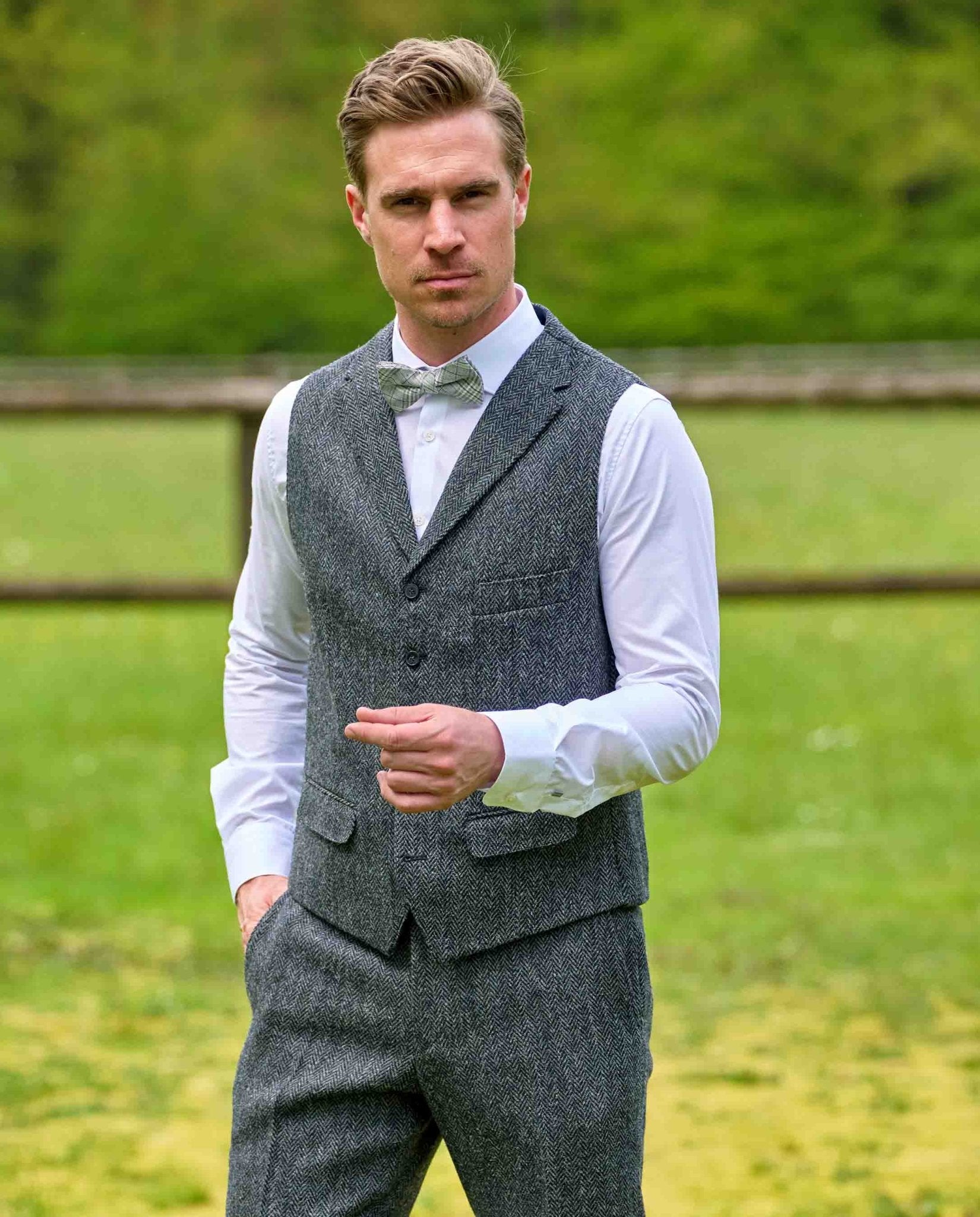 Harris Tweed Weste ''Wales'' in anthra herringbone - Wellington of Bilmore
