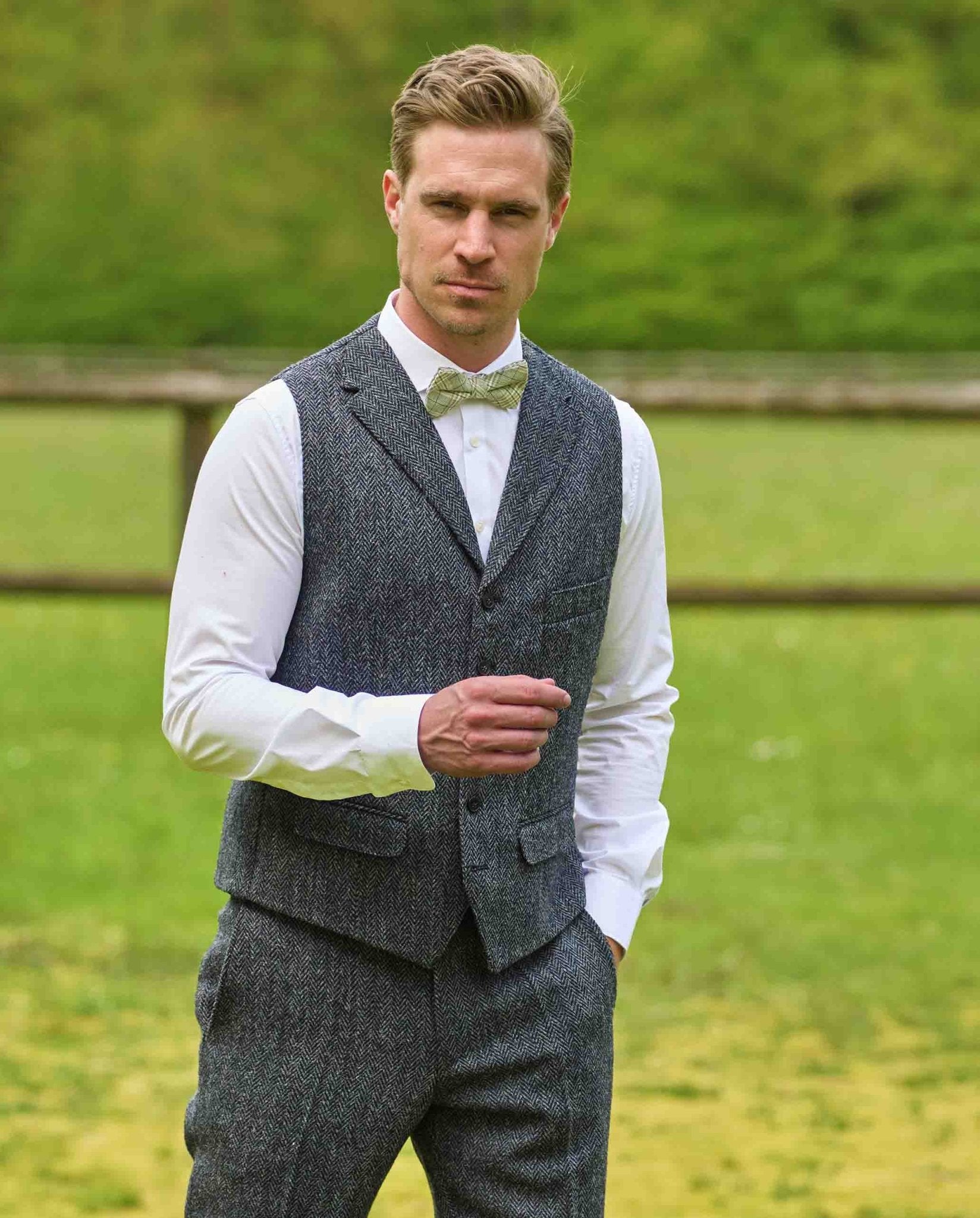 Harris Tweed Weste ''Wales'' in anthra herringbone - Wellington of Bilmore