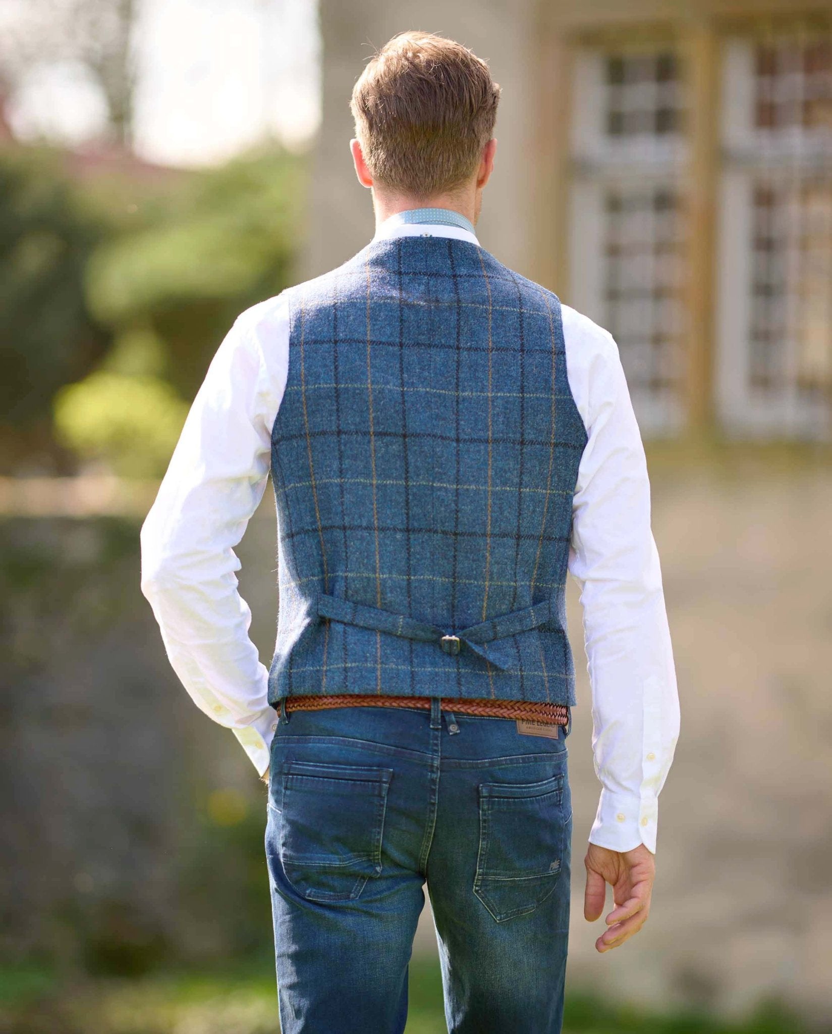 Harris Tweed Weste ''Wales'' in blue overcheck - Wellington of Bilmore