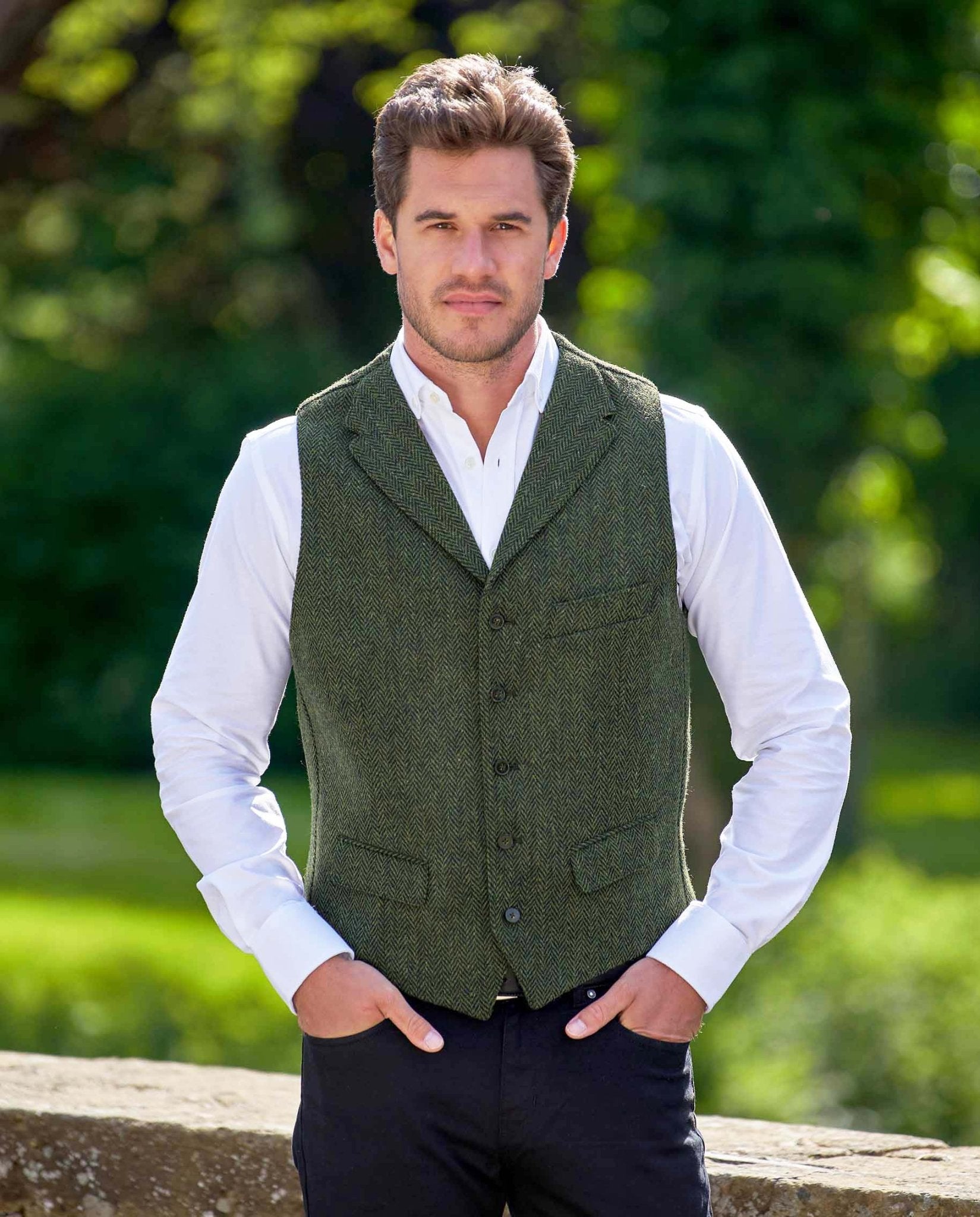 Harris Tweed Weste ''Wales'' in green island herringbone - Wellington of Bilmore