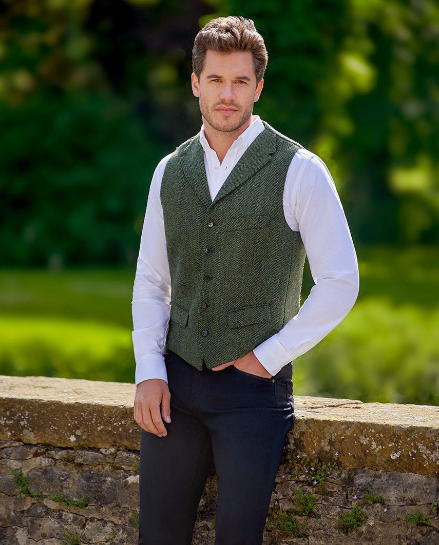 Harris Tweed Weste ''Wales'' in green island herringbone - Wellington of Bilmore