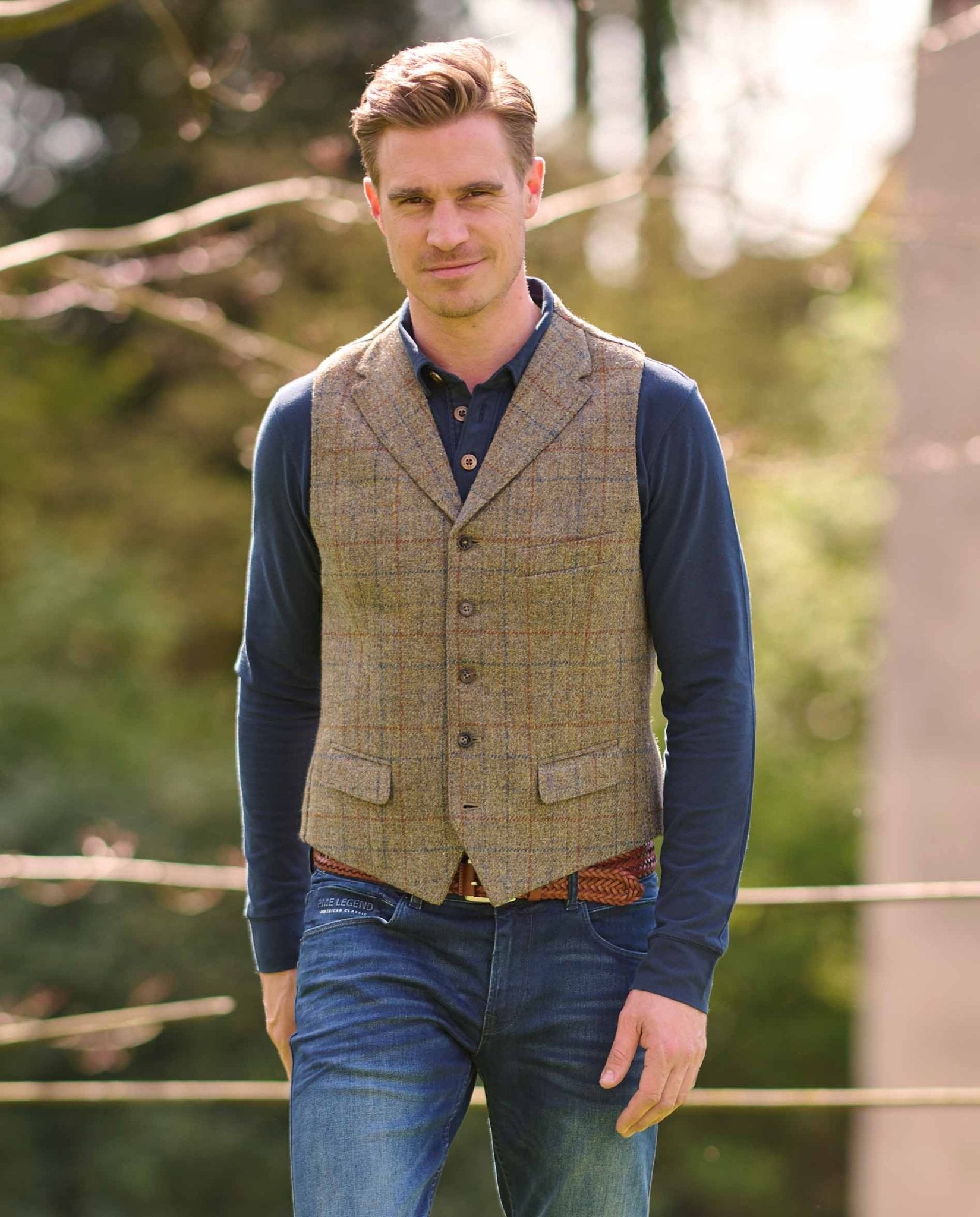 Harris Tweed Weste ''Wales'' in Walnut Check - Wellington of Bilmore