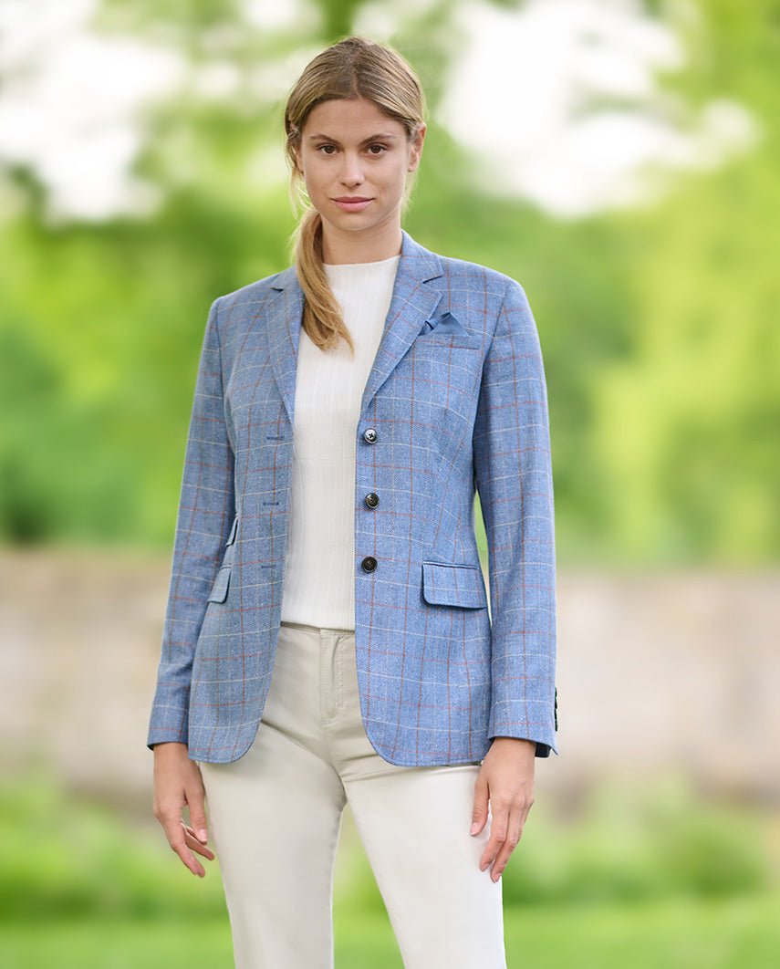 hellblauer Seidenblazer "Carola" für Damen mit dezentem Überkaro - Wellington of Bilmore