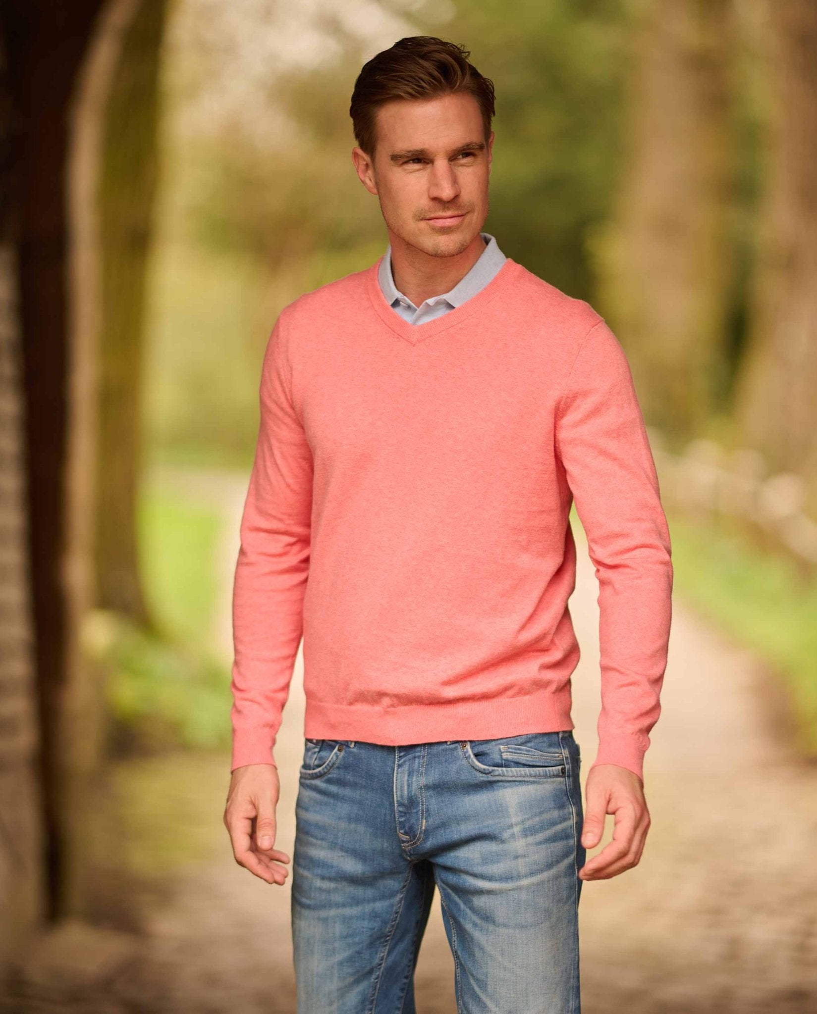 Herren Baumwollpullover ''Tom'' mit V - Ausschnitt in koralle - Wellington of Bilmore