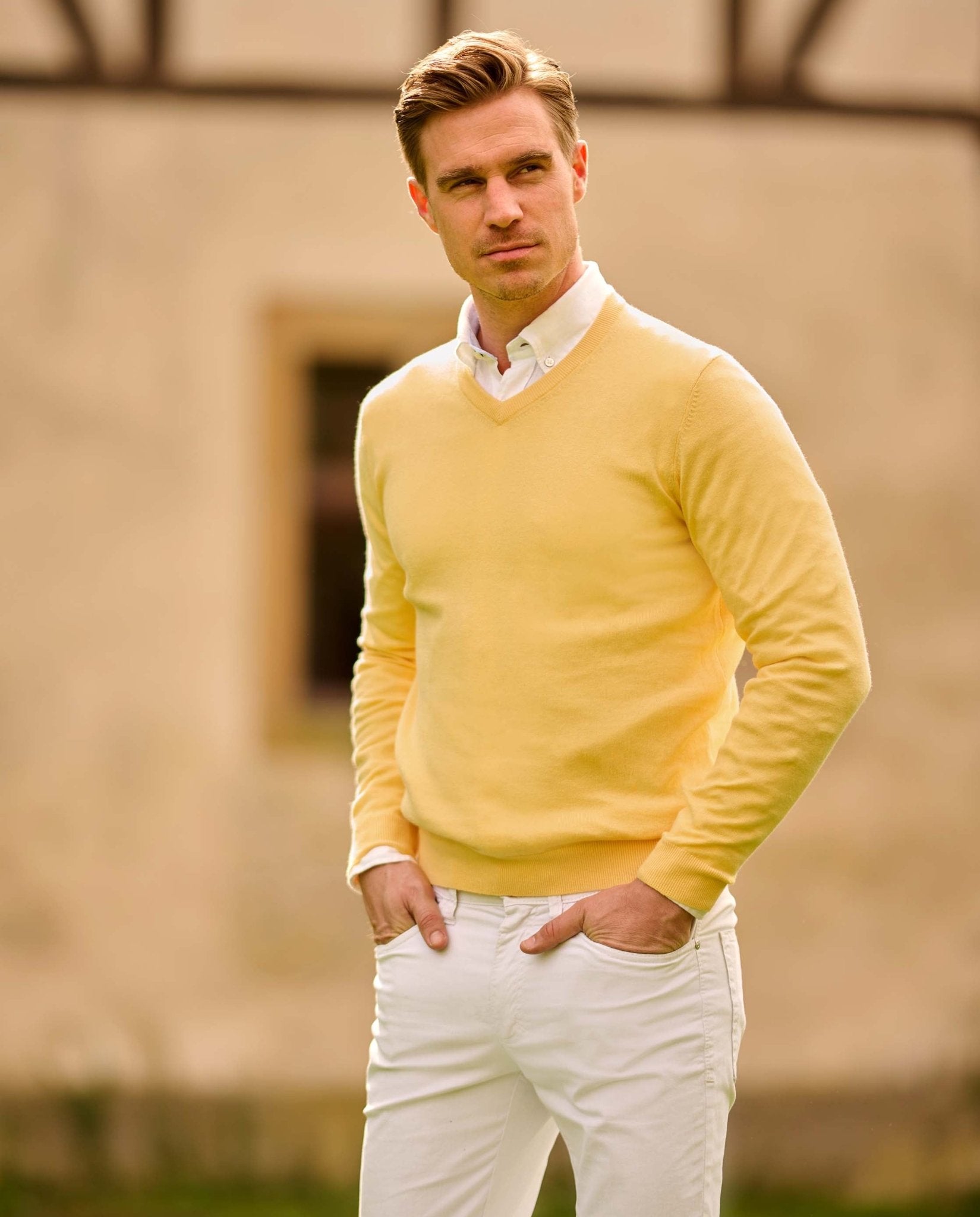 Herren Baumwollpullover ''Tom'' mit V - Ausschnitt in sun - Wellington of Bilmore