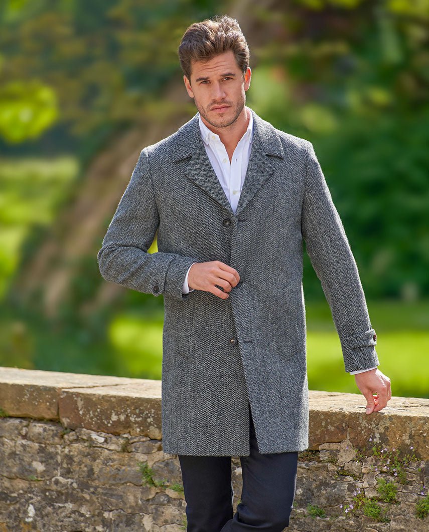 Herren Blazermantel ''Billy'' aus Harris Tweed in black Herringbone - Wellington of Bilmore