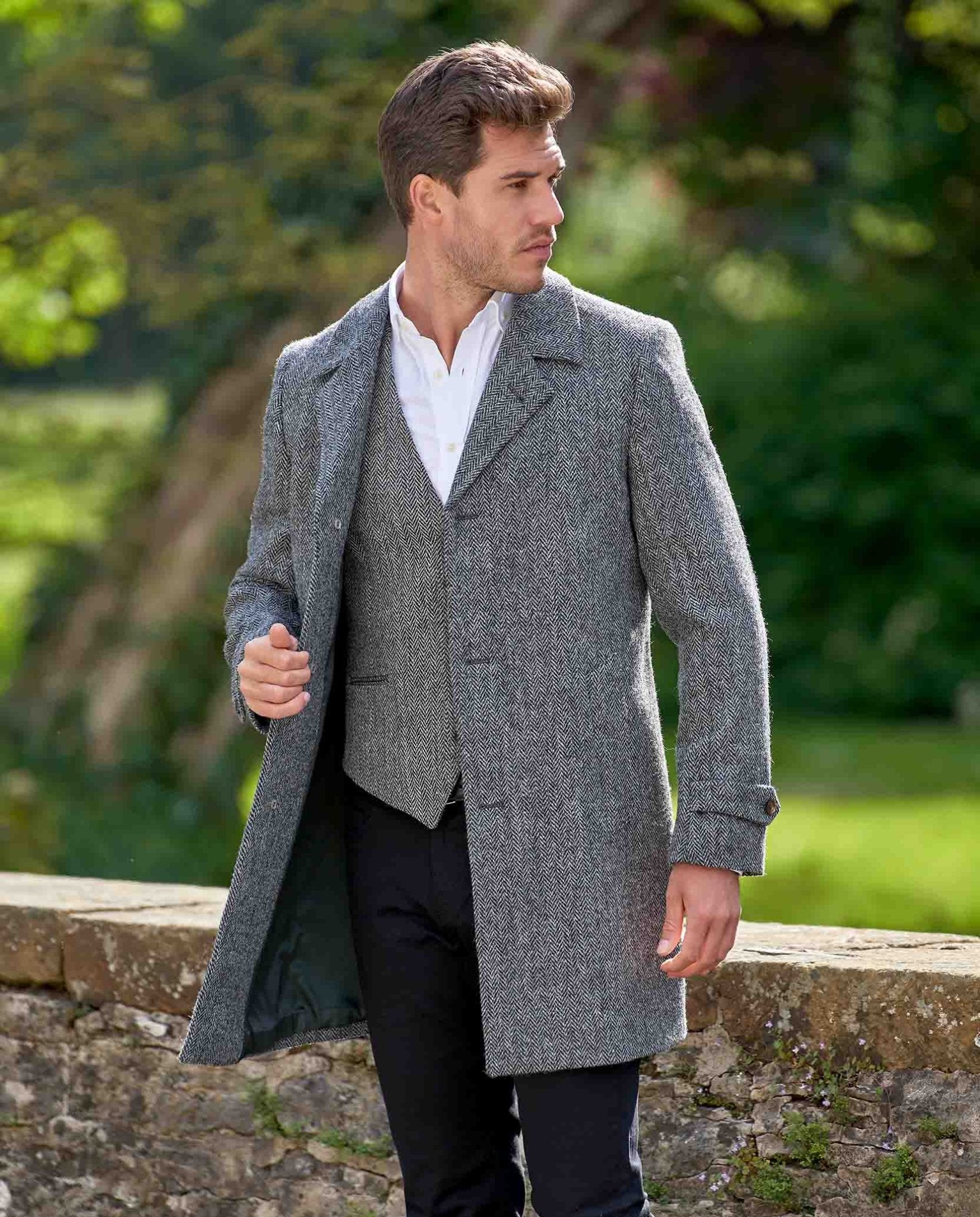 Herren Blazermantel ''Billy'' aus Harris Tweed in black Herringbone - Wellington of Bilmore