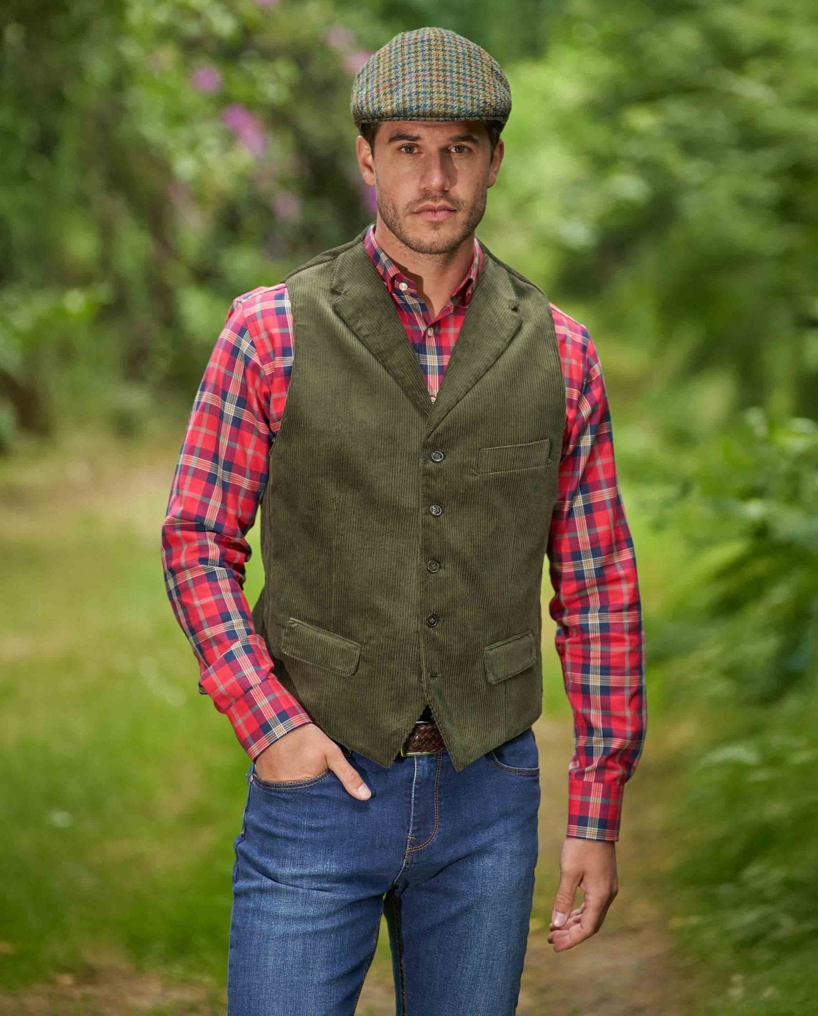 Herren Cord Weste "Wales" in moss green - Wellington of Bilmore