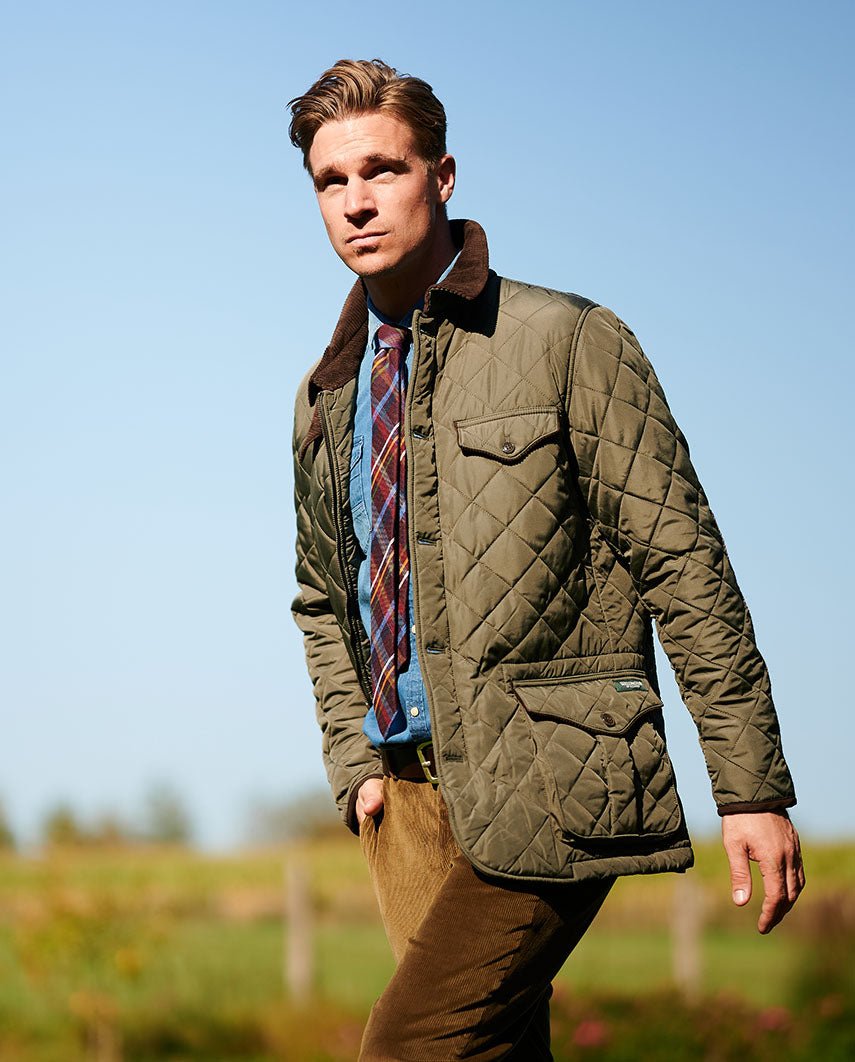 Herren Steppjacke ''Boston'' in oliv mit Harris Tweed Applikationen - Wellington of Bilmore