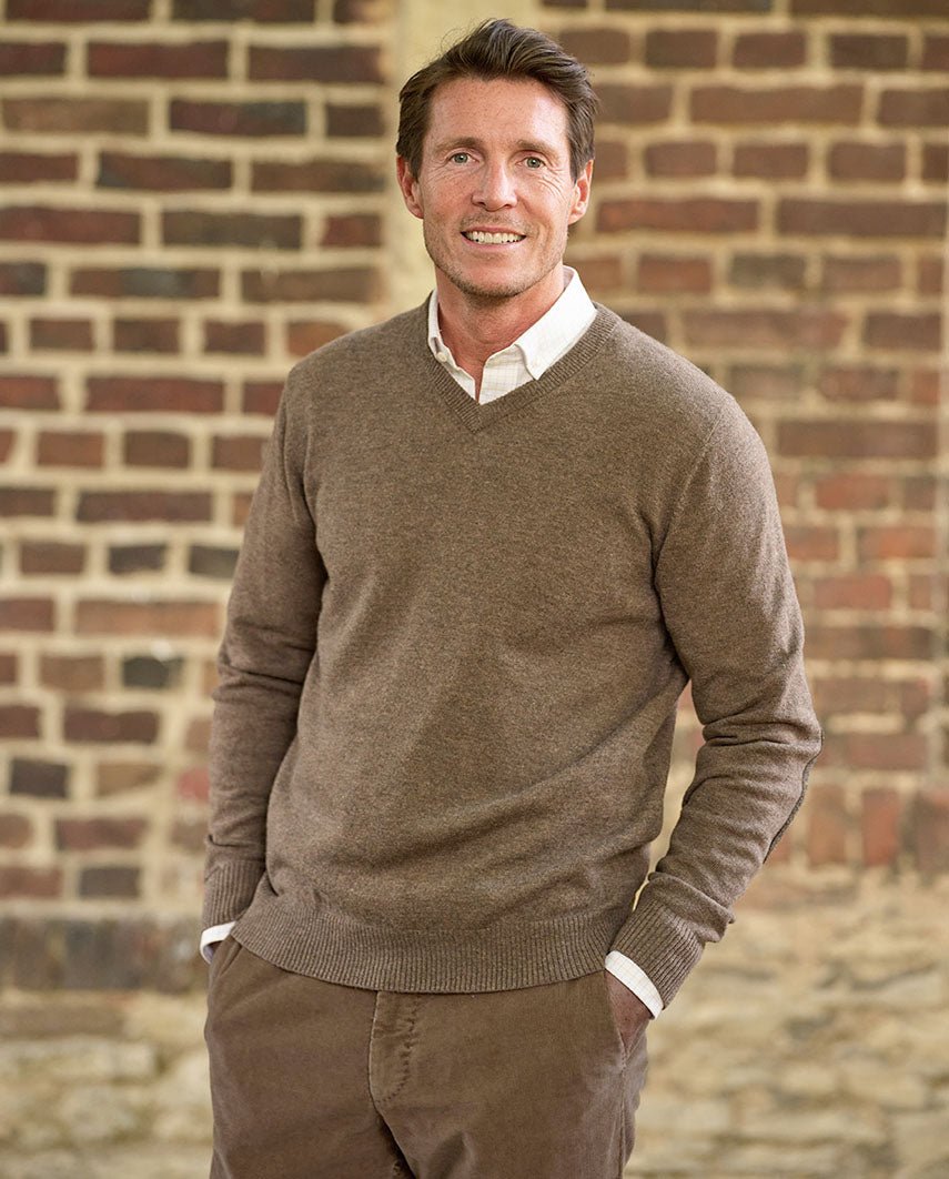 Herren Strickpullover ''Jack'' in nutmeg mit Harris Tweed Applikationen - Wellington of Bilmore