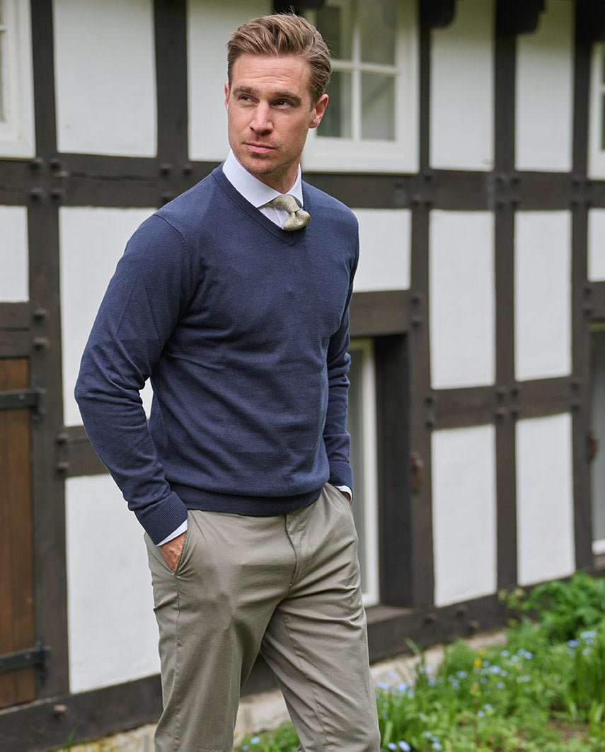 Herren Strickpullover ''Tom'' mit V - Ausschnitt in navy - Wellington of Bilmore